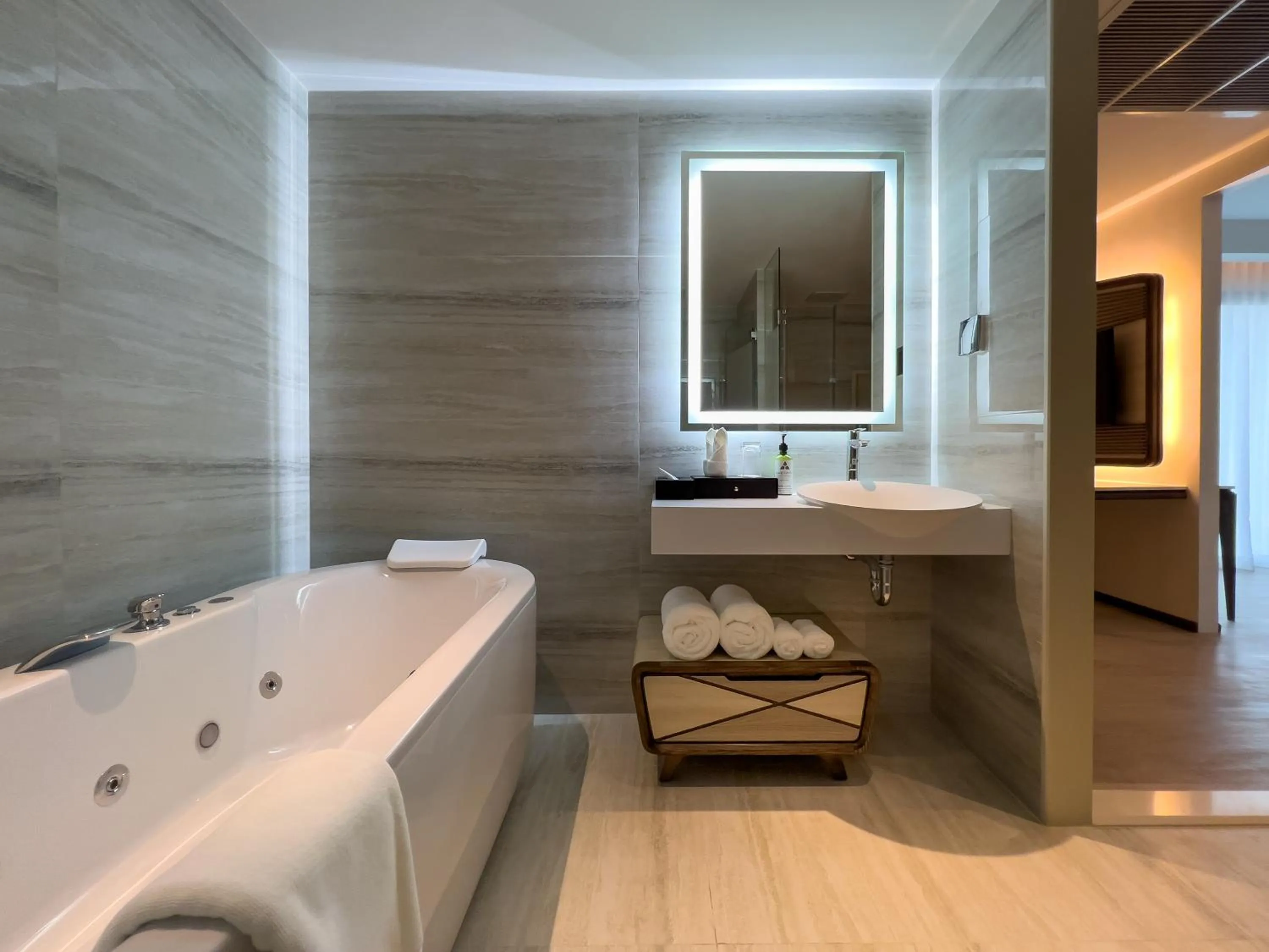 Bathroom in Amethyst Hotel Pattaya