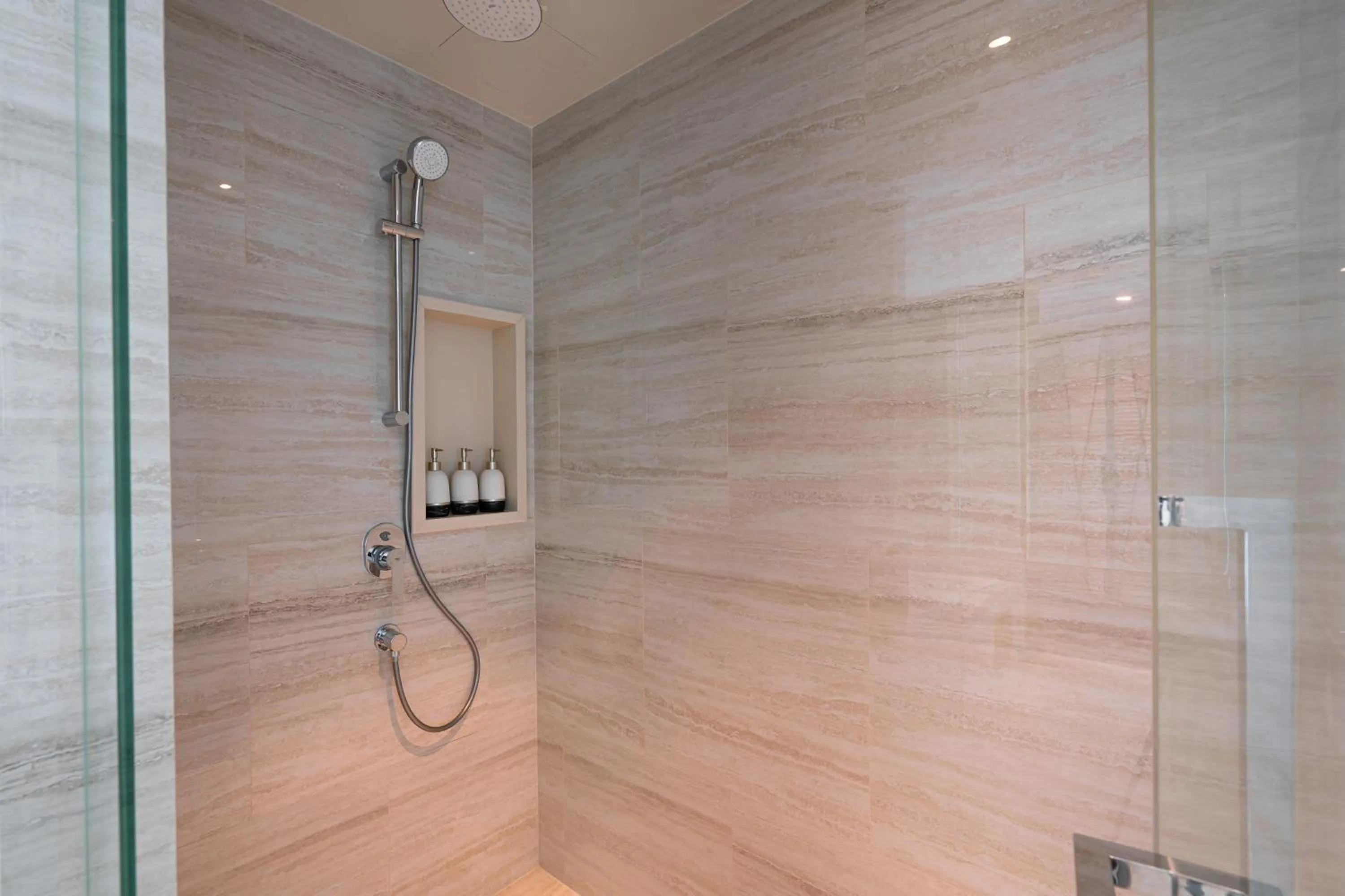 Bathroom in Amethyst Hotel Pattaya