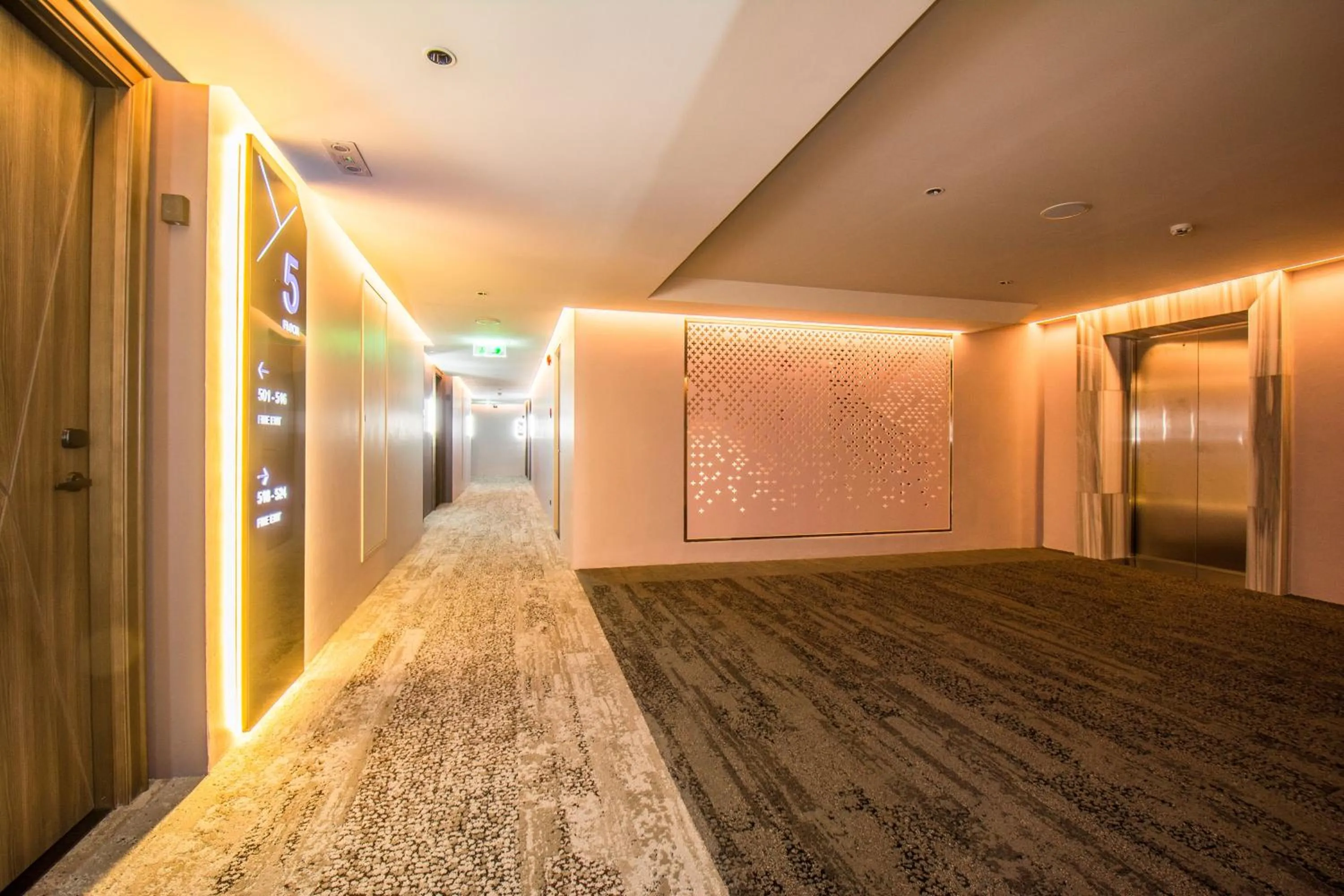 elevator in Amethyst Hotel Pattaya