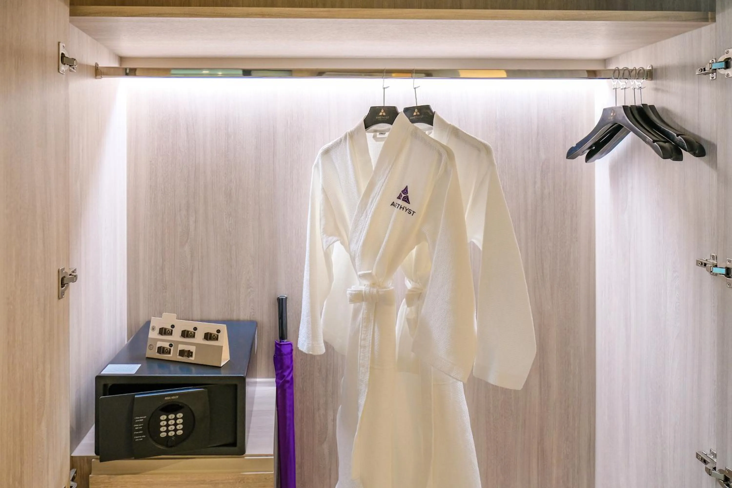 wardrobe in Amethyst Hotel Pattaya