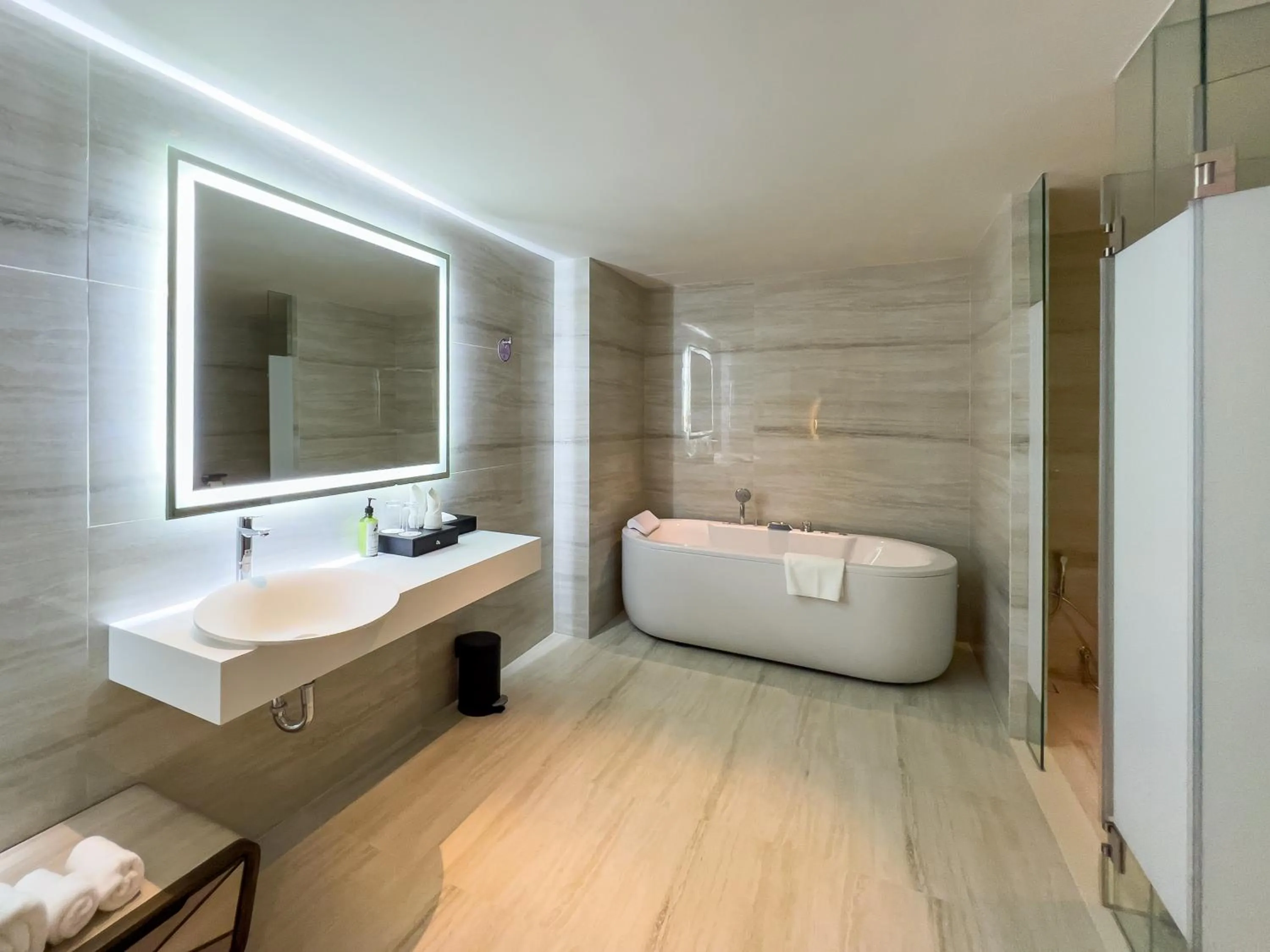 Bathroom in Amethyst Hotel Pattaya