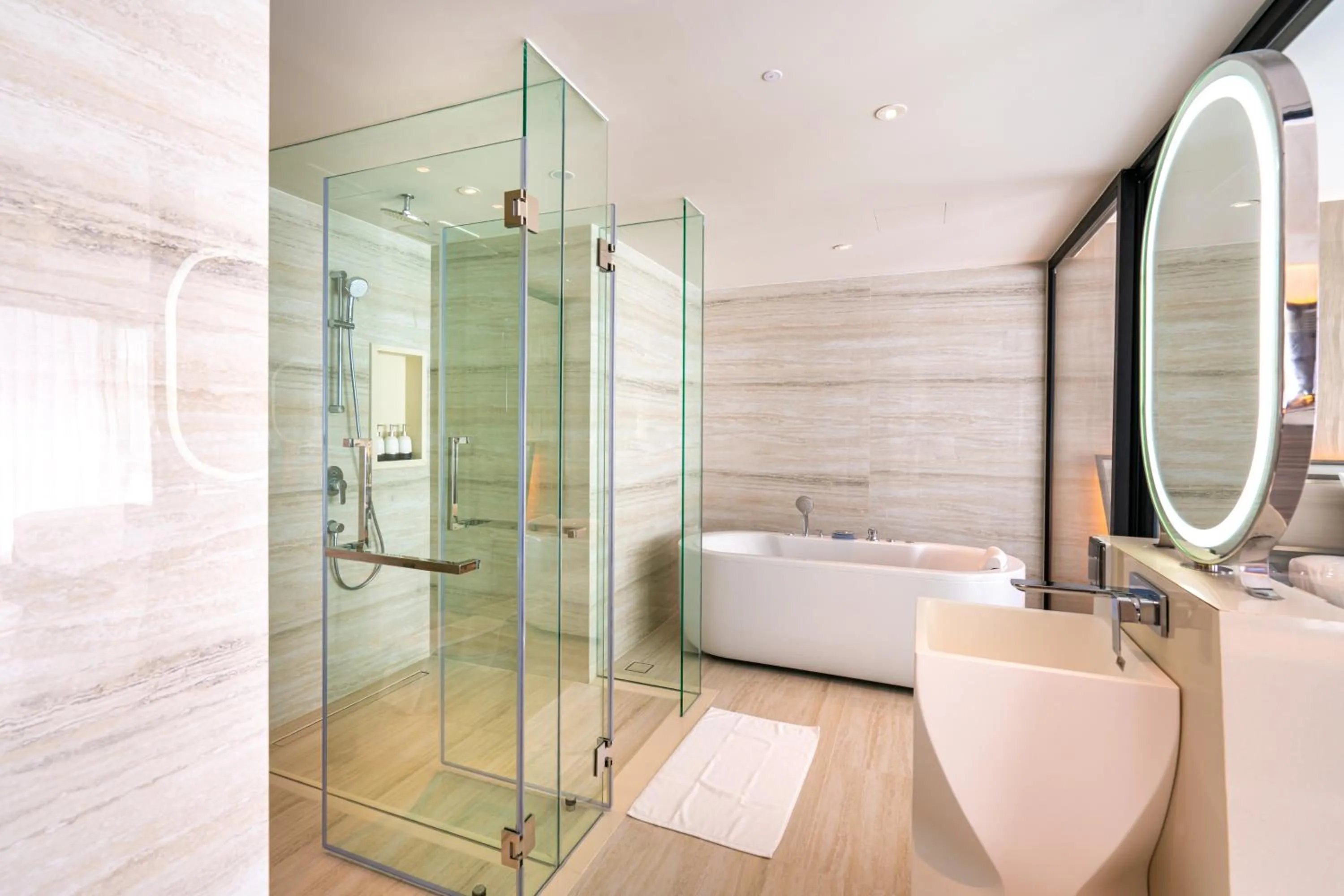 Bathroom in Amethyst Hotel Pattaya