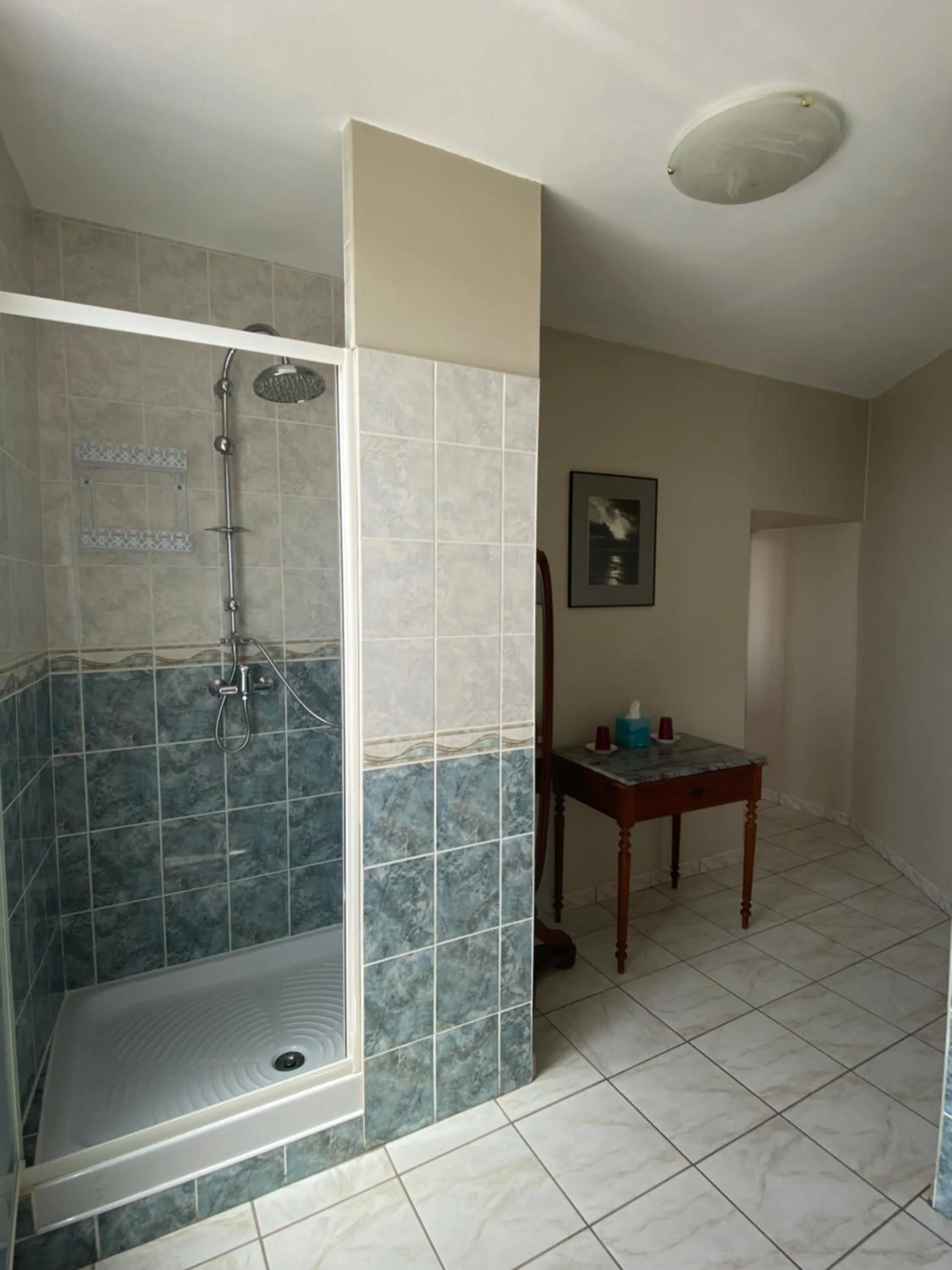 Shower in Le Relais d'Affiac