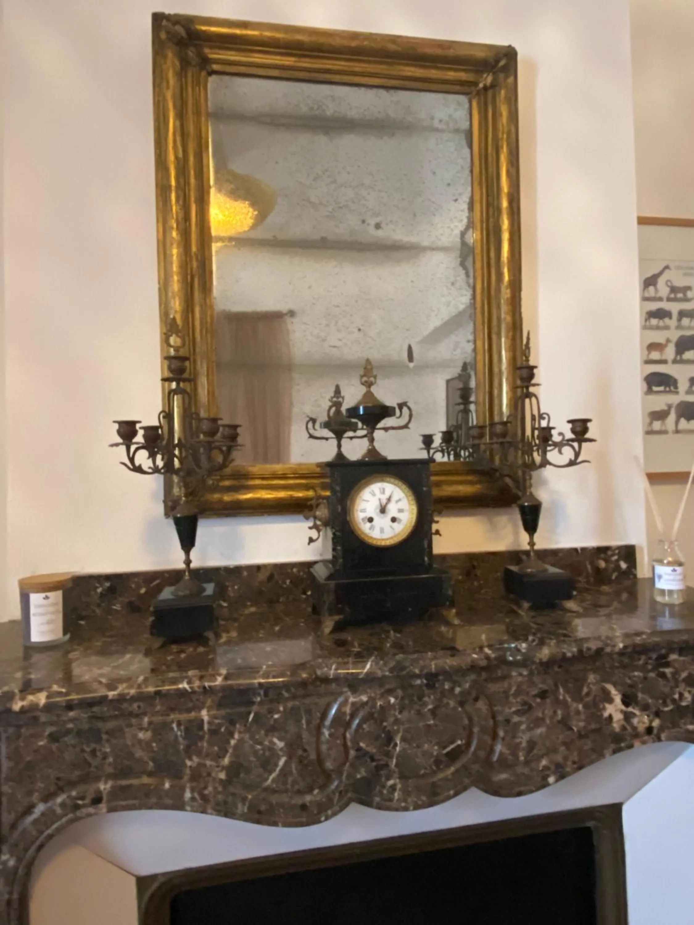 Decorative detail in Le Relais d'Affiac