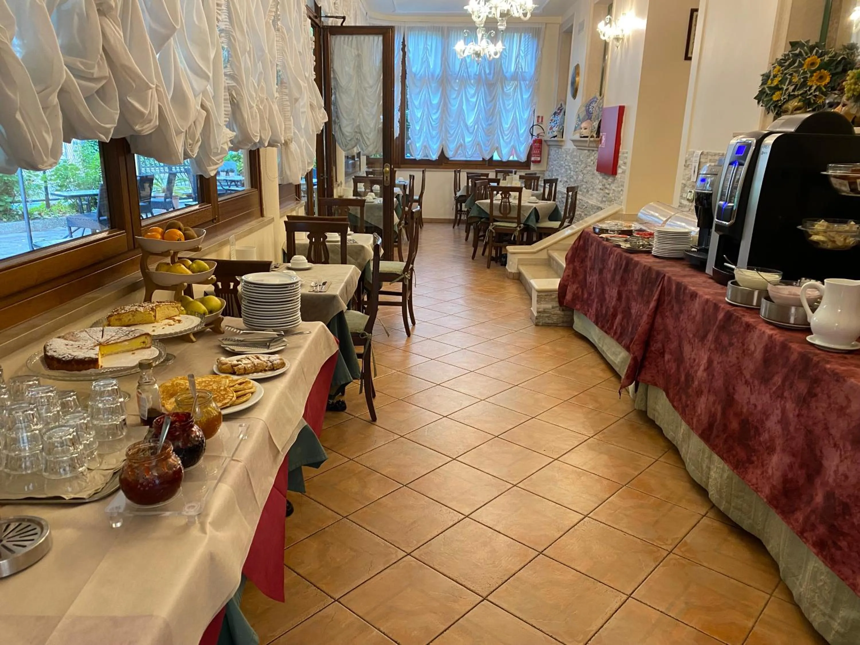 Breakfast in Hotel Villa Edera