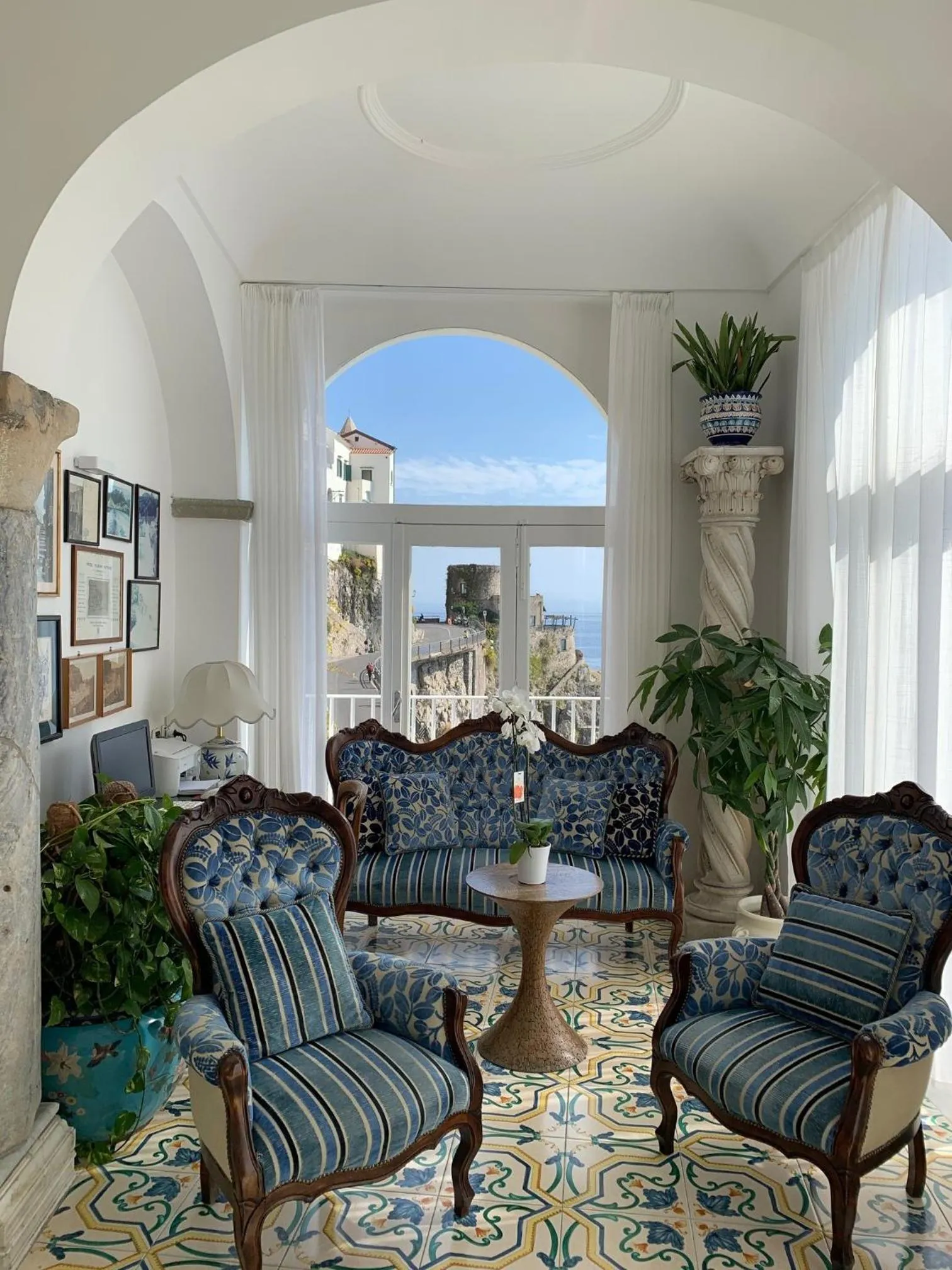 Living room in Hotel Marina Riviera