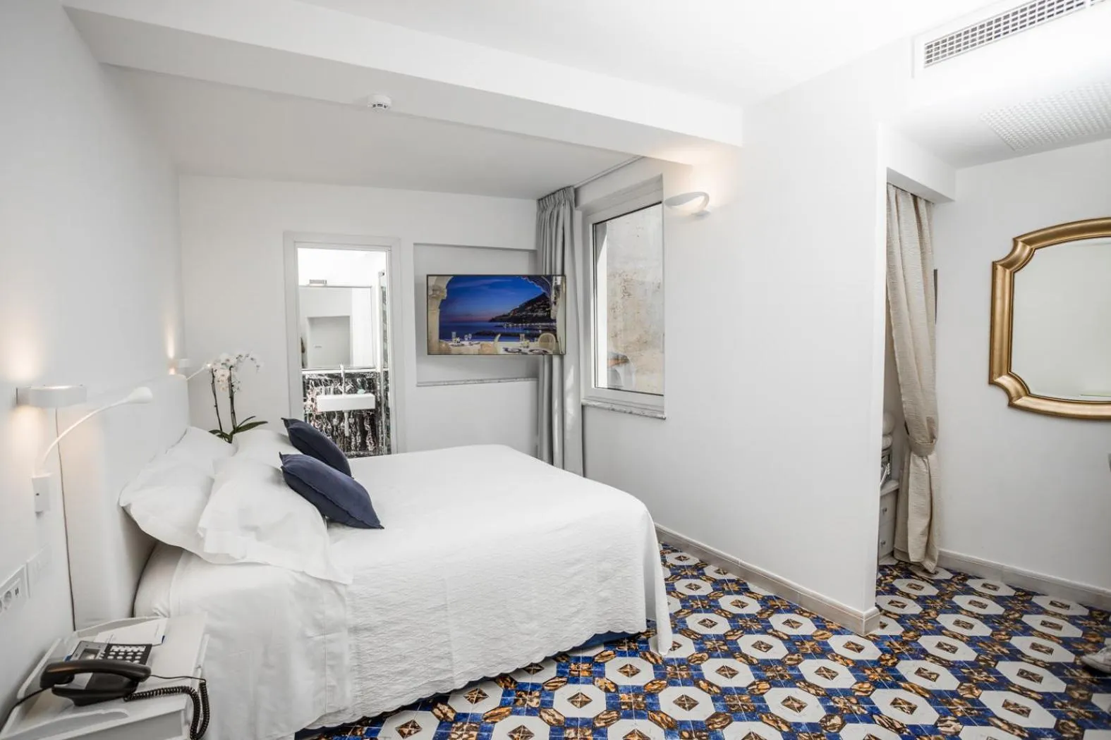 View (from property/room), Bed in Hotel Marina Riviera