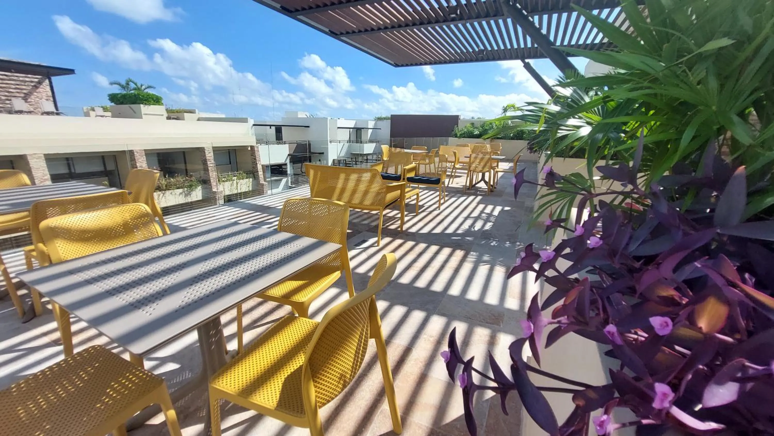 Property building in 'Syrena Luxury Caribbean' Heart of Playa del Carmen - Fast Wi-fi - Sea Views