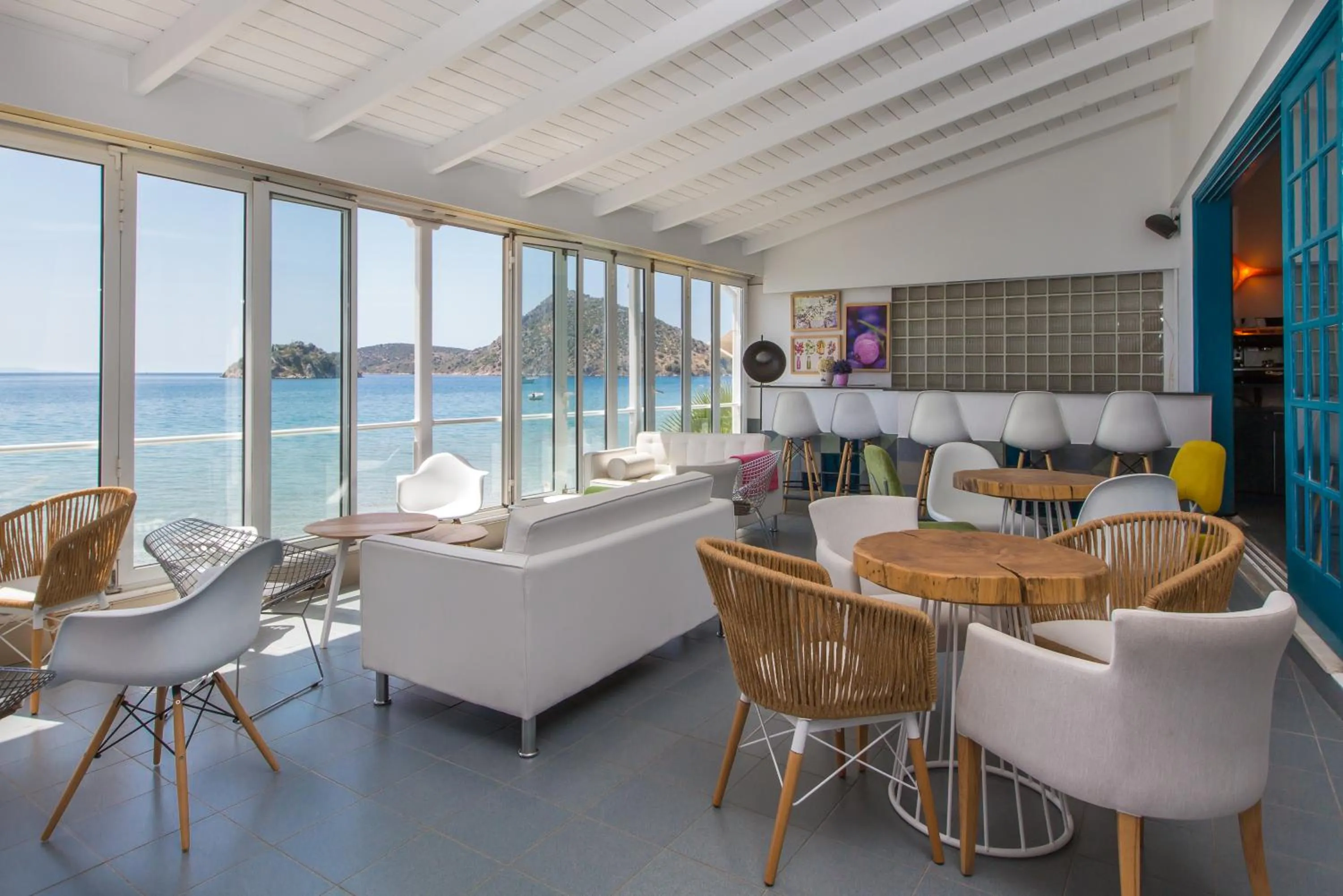 Living room in Flisvos Hotel