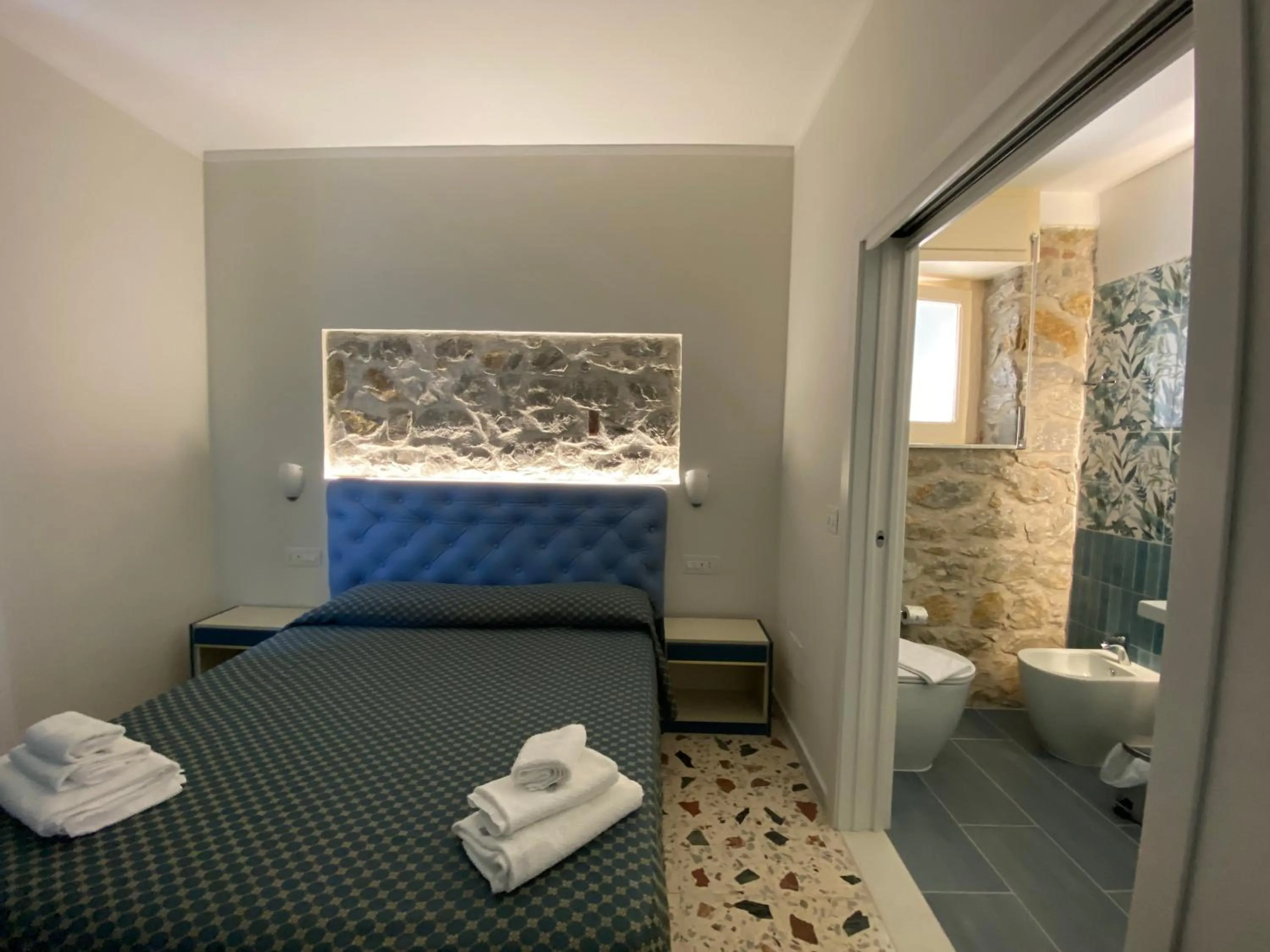 Bed in Cinquestelle Albergo del centro storico