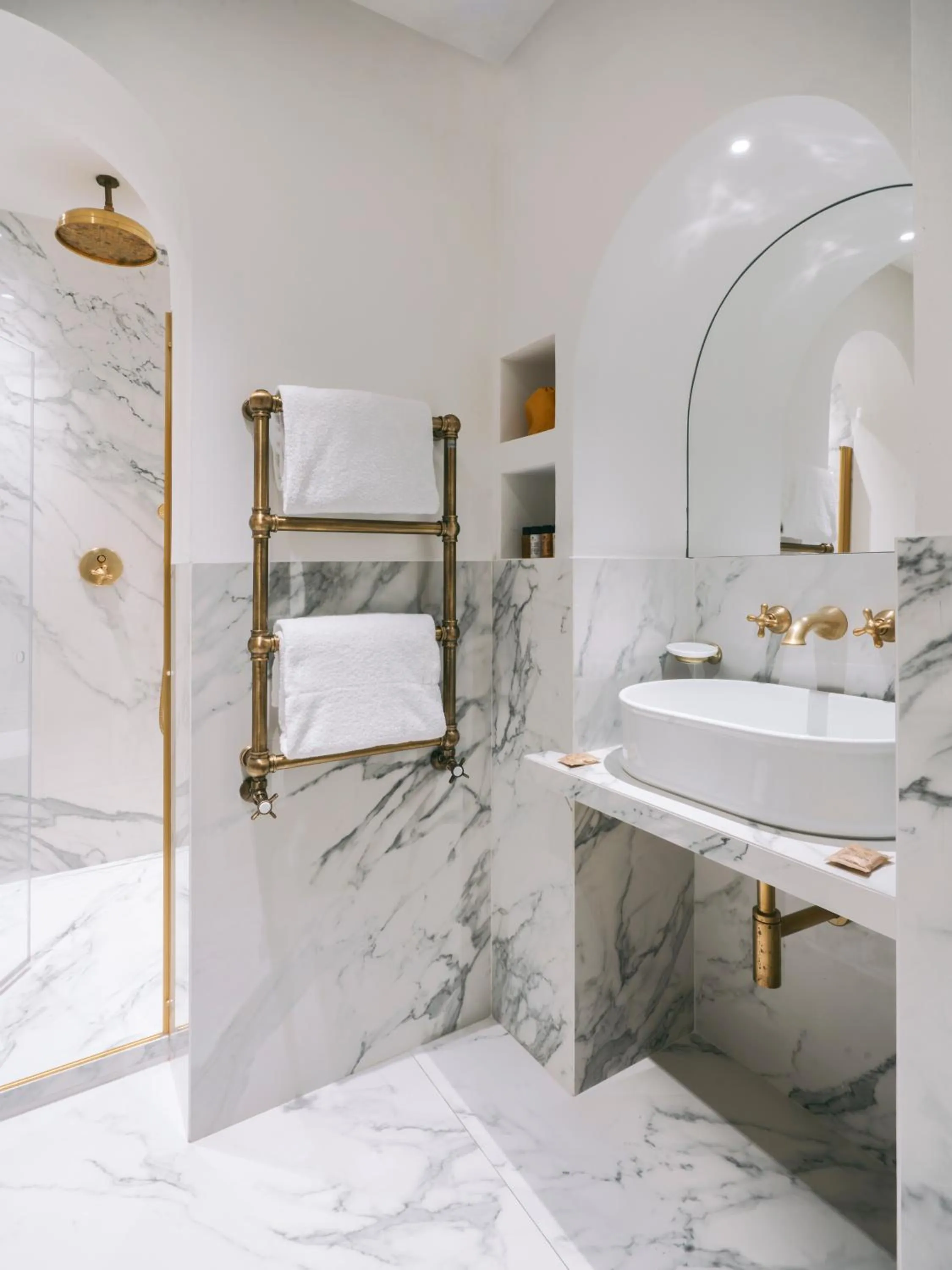 Bathroom, Bed in Casa G. Firenze