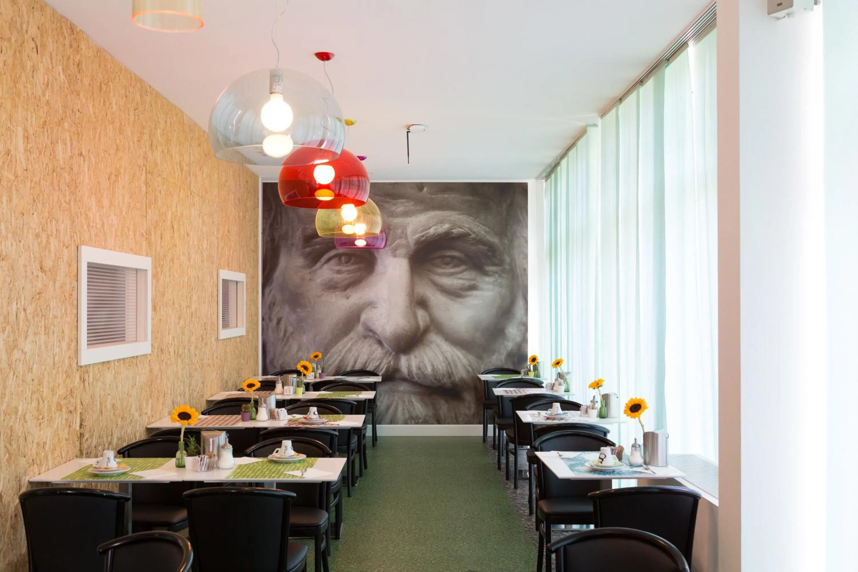 Restaurant/places to eat in Hotels Campus