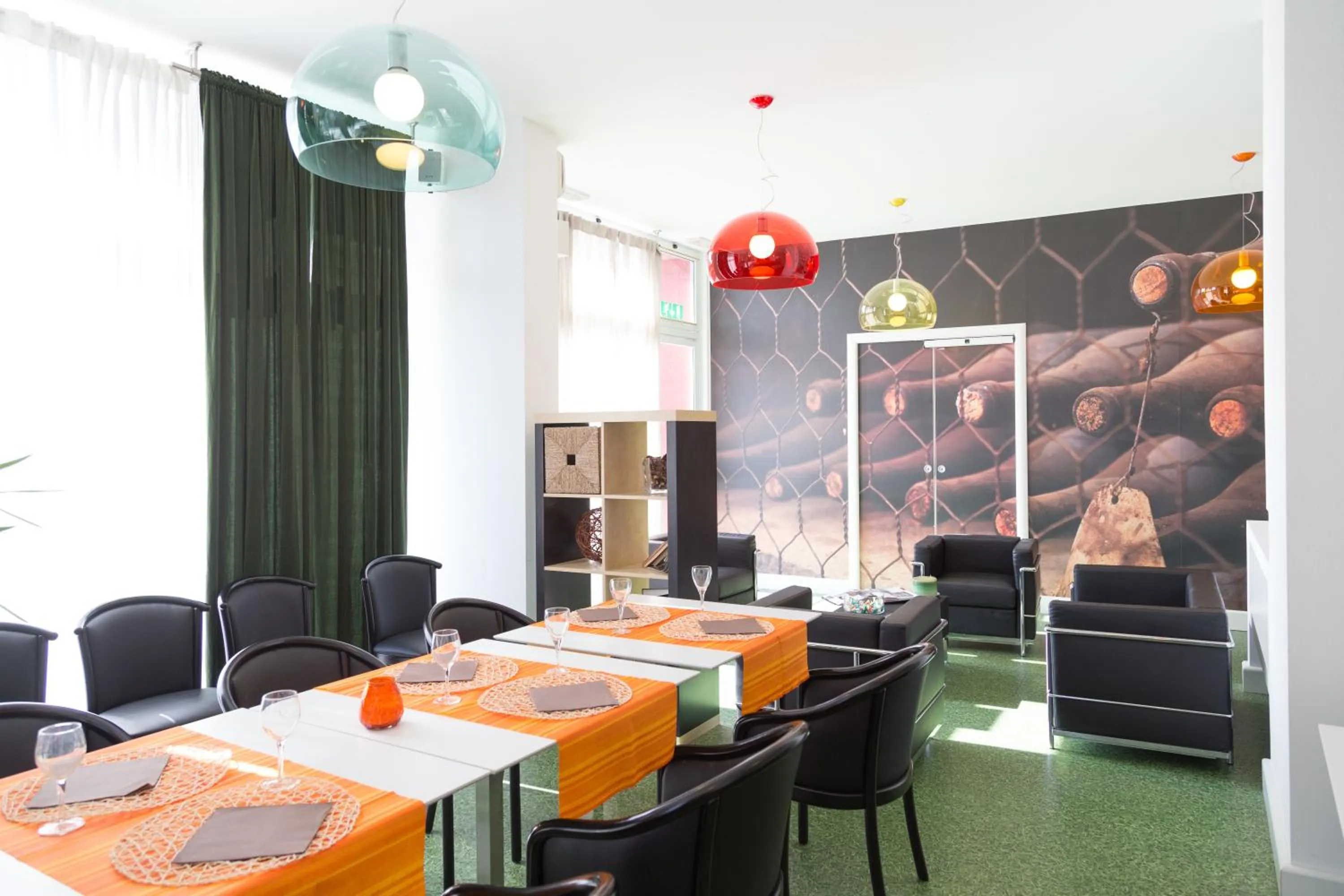 Restaurant/places to eat in Hotels Campus