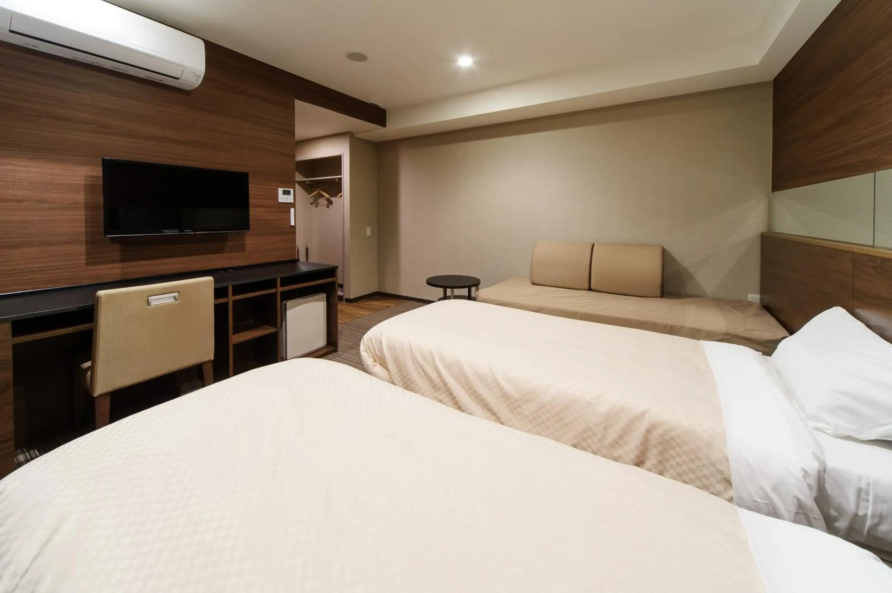 Triple Room - Smoking in Osaka Fujiya Hotel Triple Room - Smoking in Osaka Fujiya Hotel