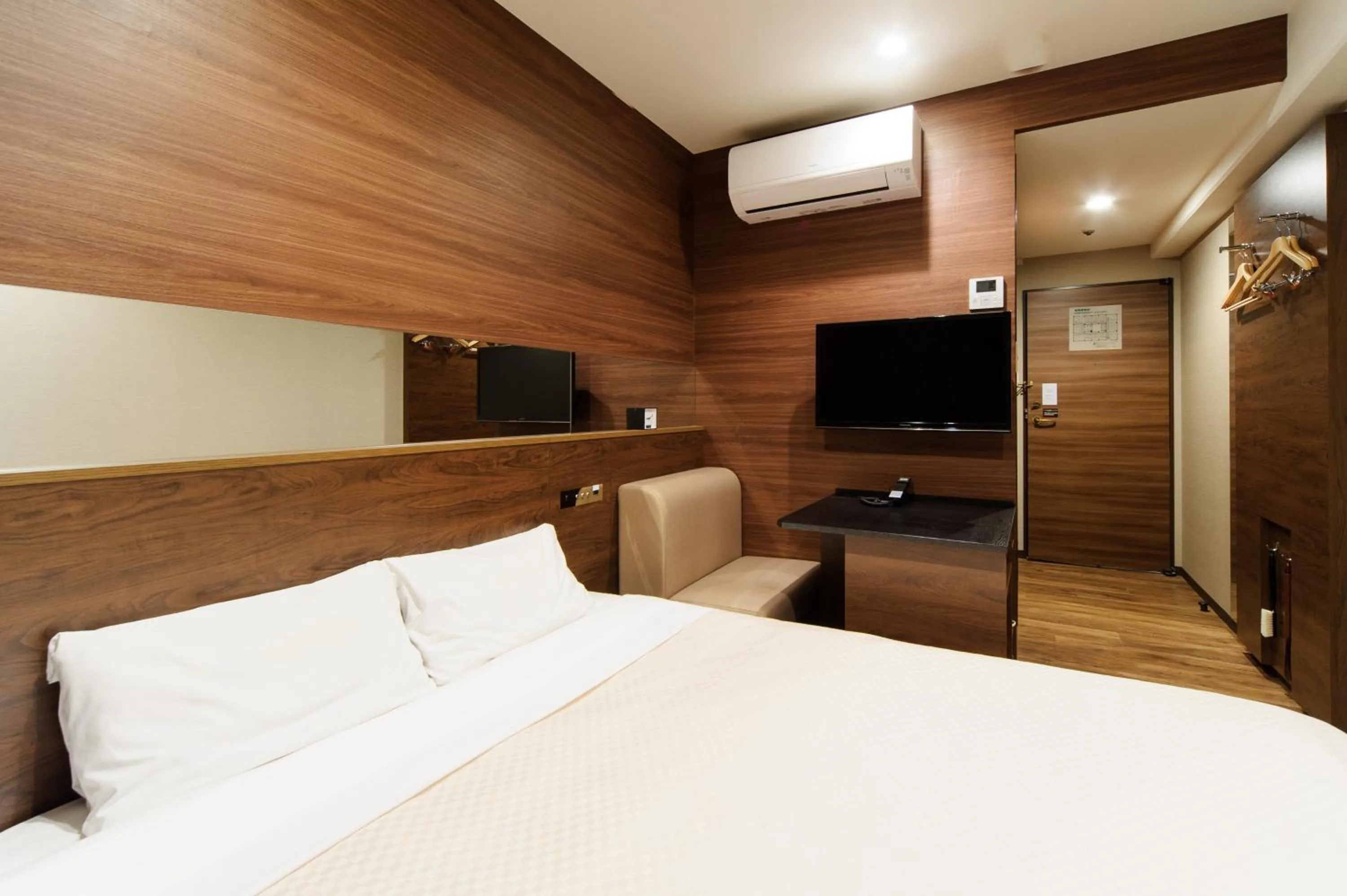 Bed in Osaka Fujiya Hotel