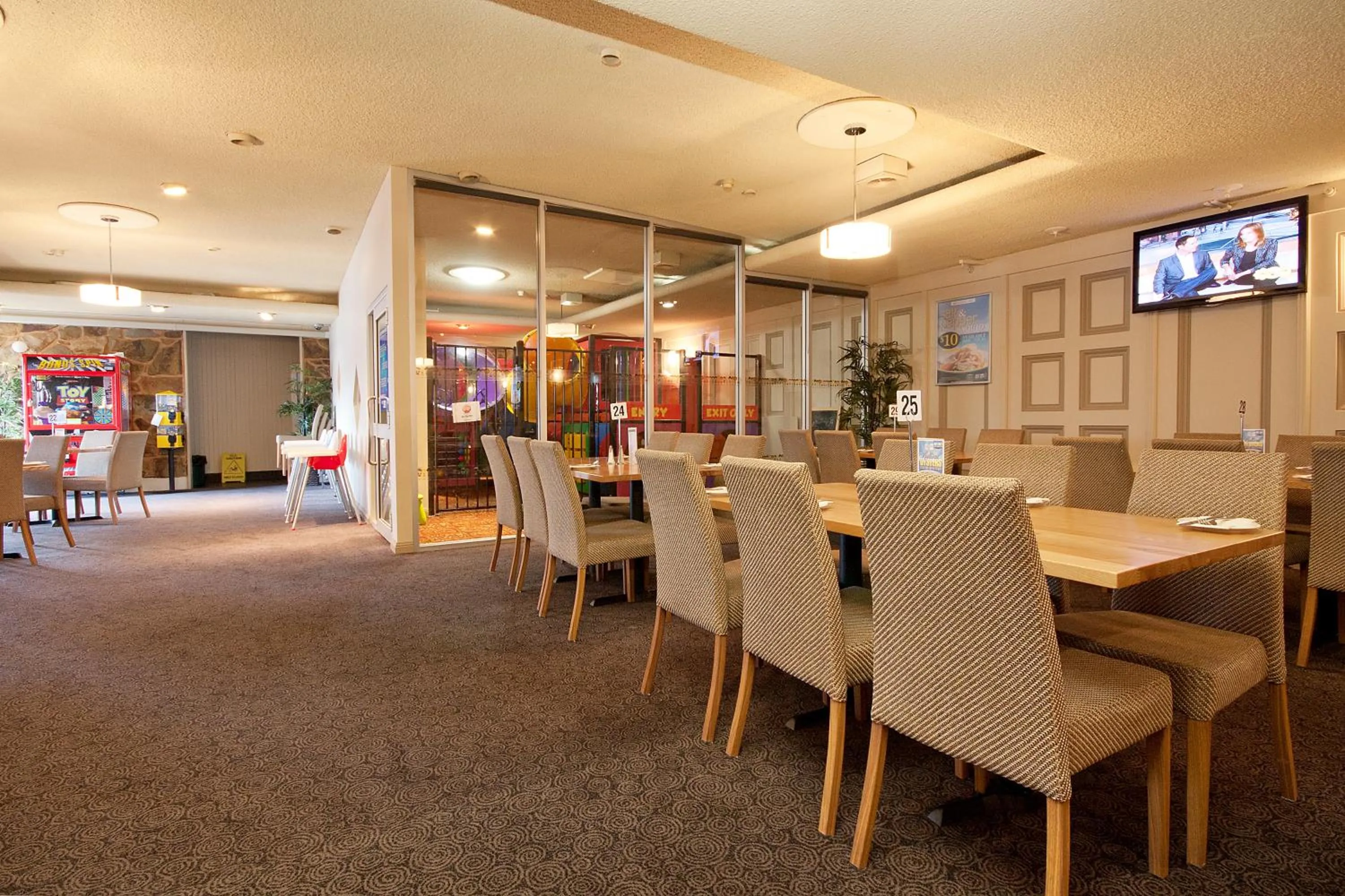 Restaurant/places to eat in Enfield Hotel