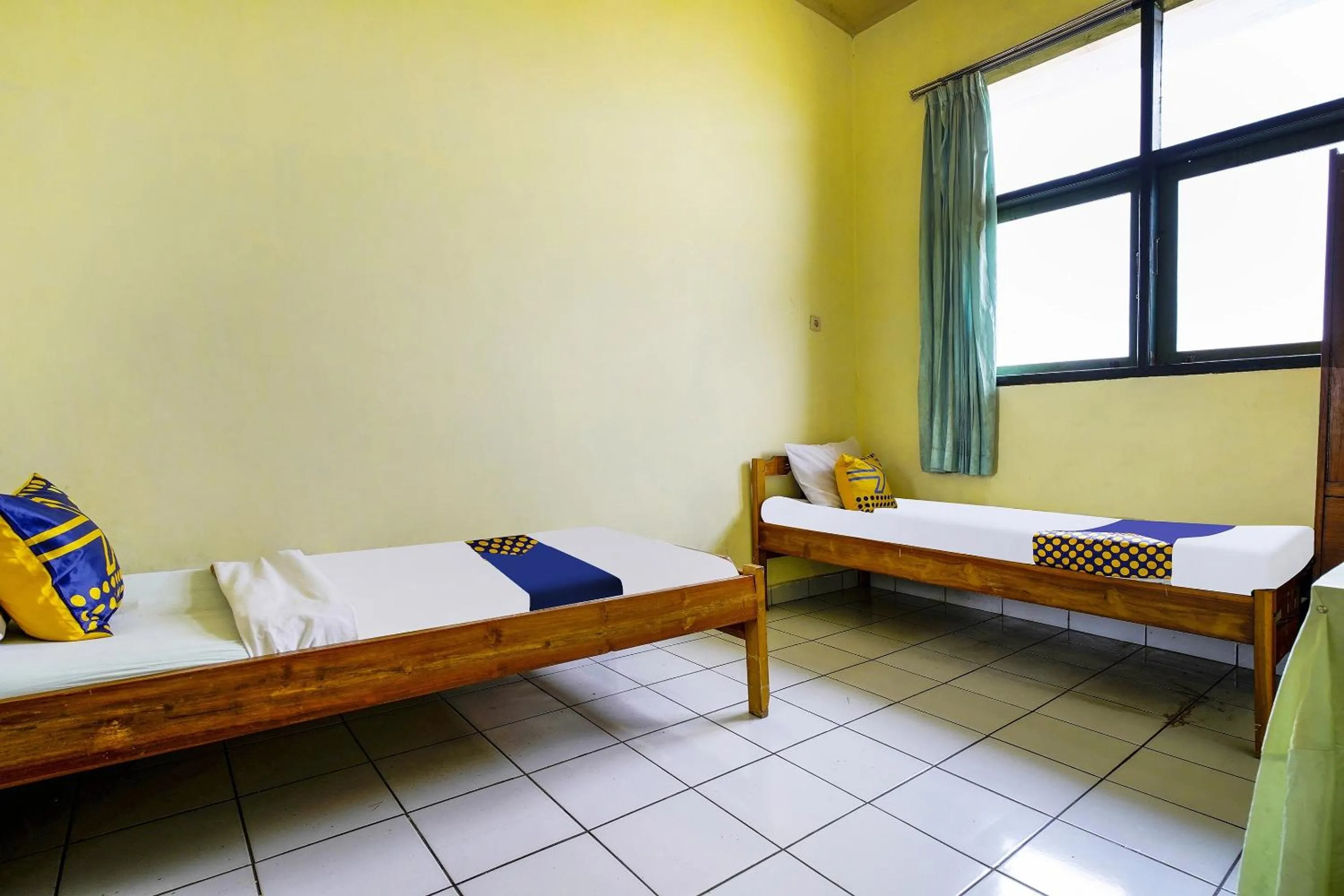 Bedroom, Bed in Hotel O Wisma Lec Syariah