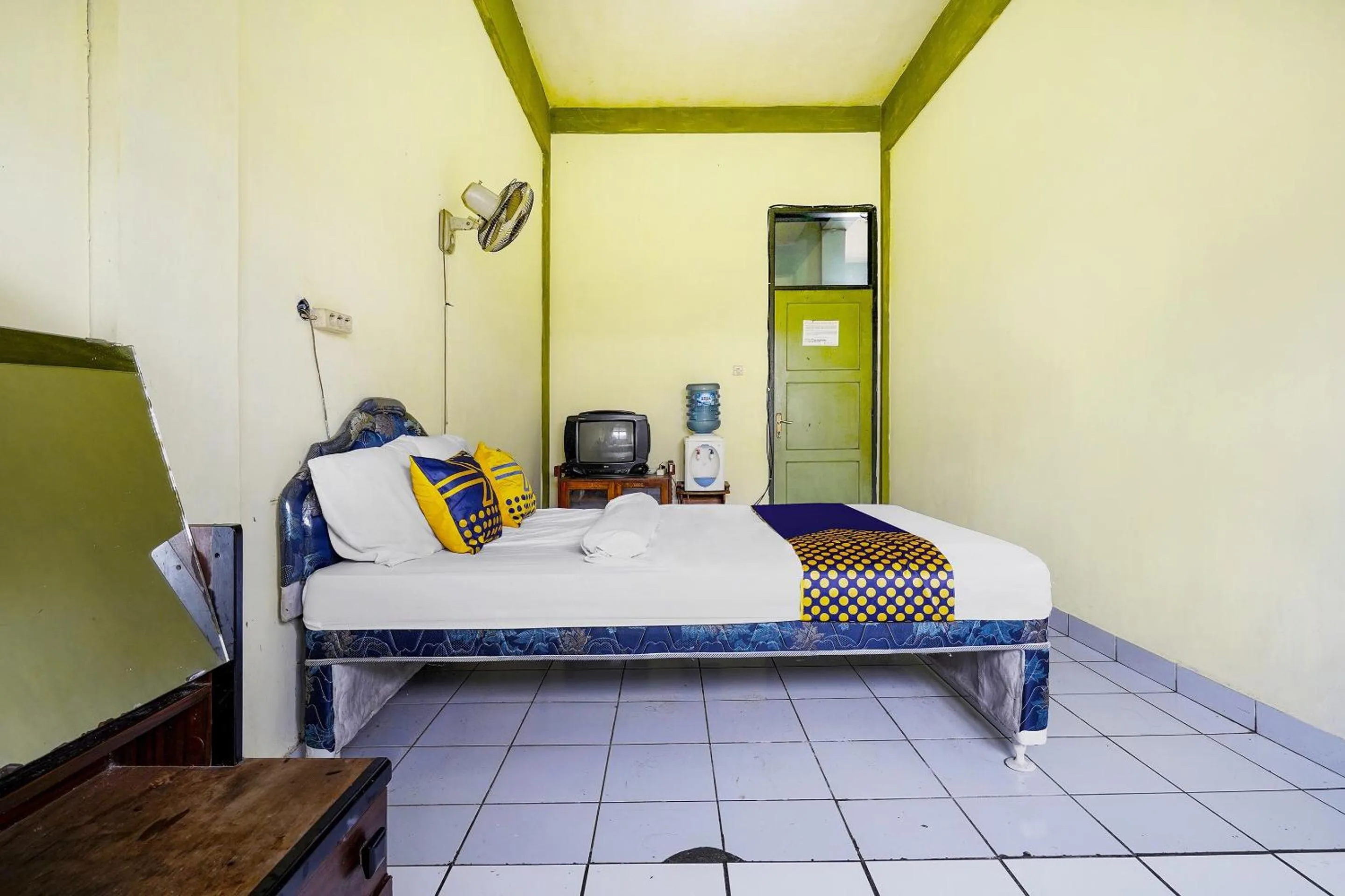 Bedroom, Bed in Hotel O Wisma Lec Syariah