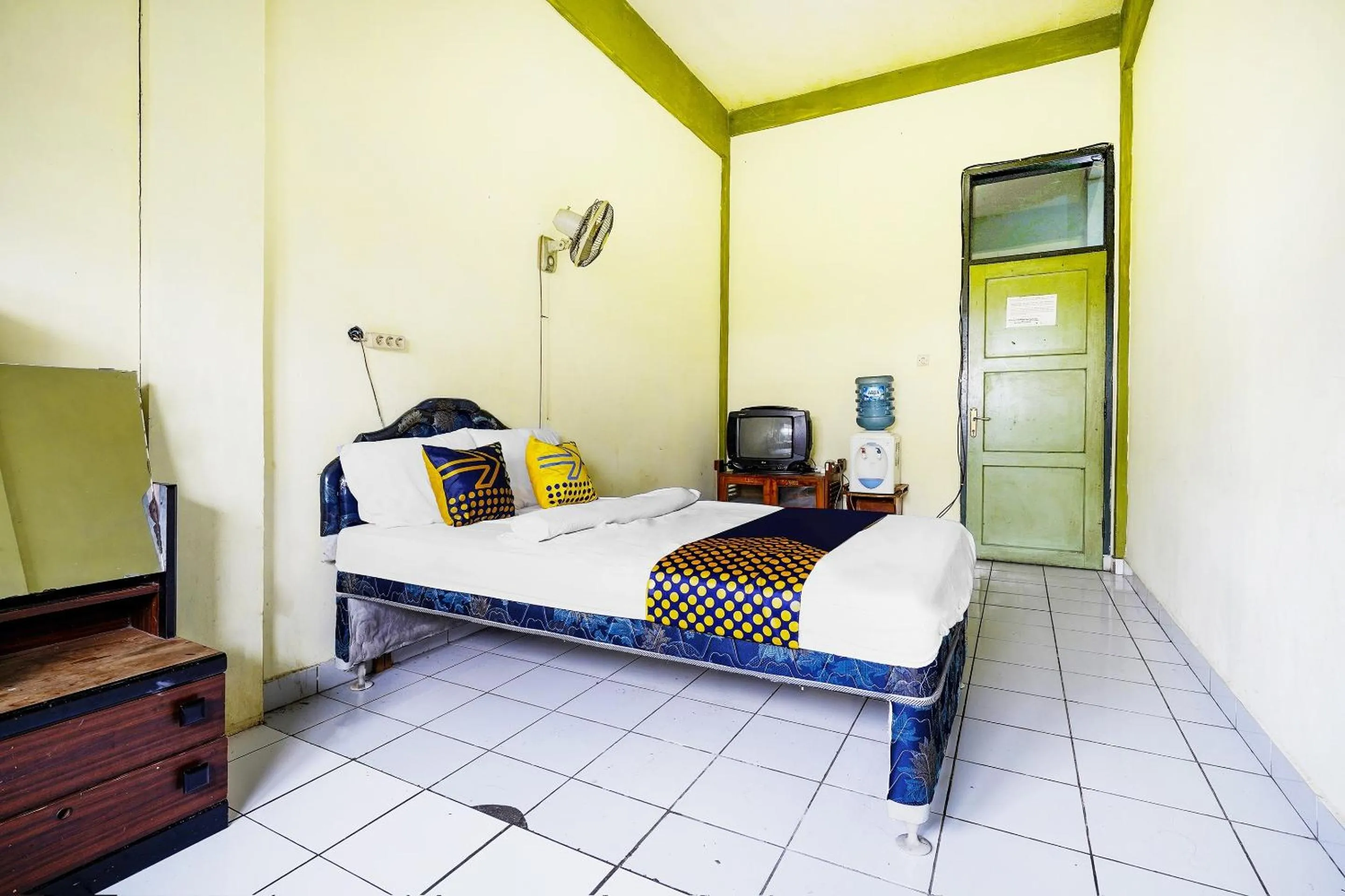 Bedroom, Bed in Hotel O Wisma Lec Syariah