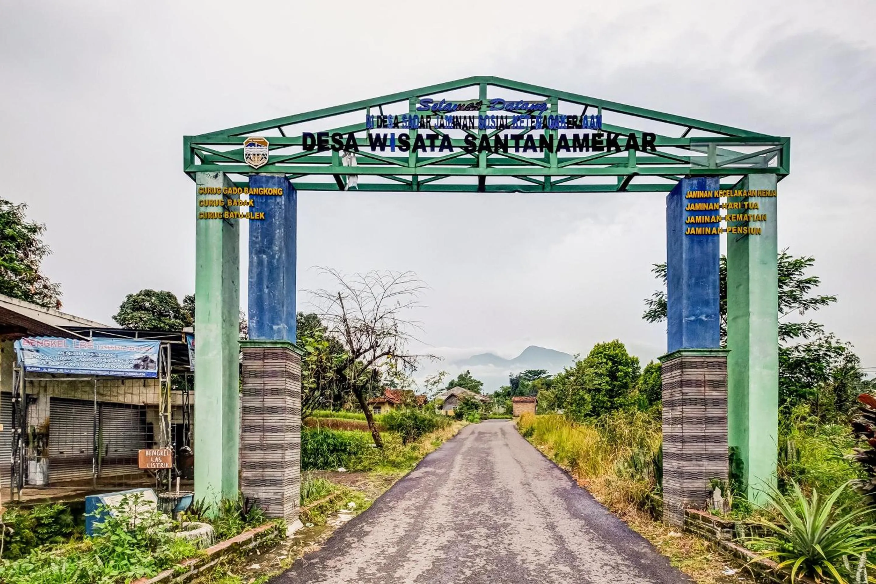 Facade/entrance in Hotel O Desa Wisata Santanamekar