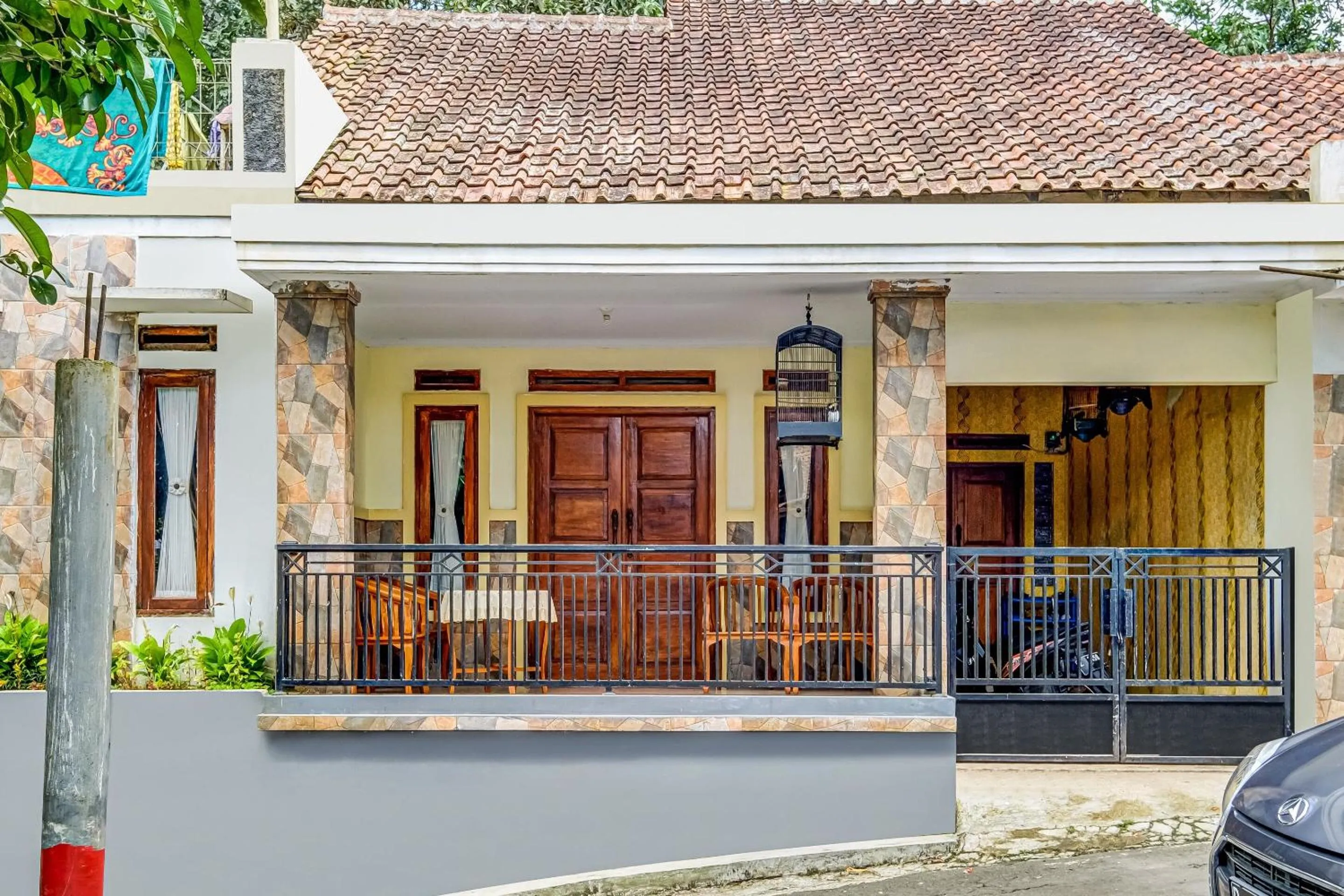 Facade/entrance in Hotel O Desa Wisata Santanamekar