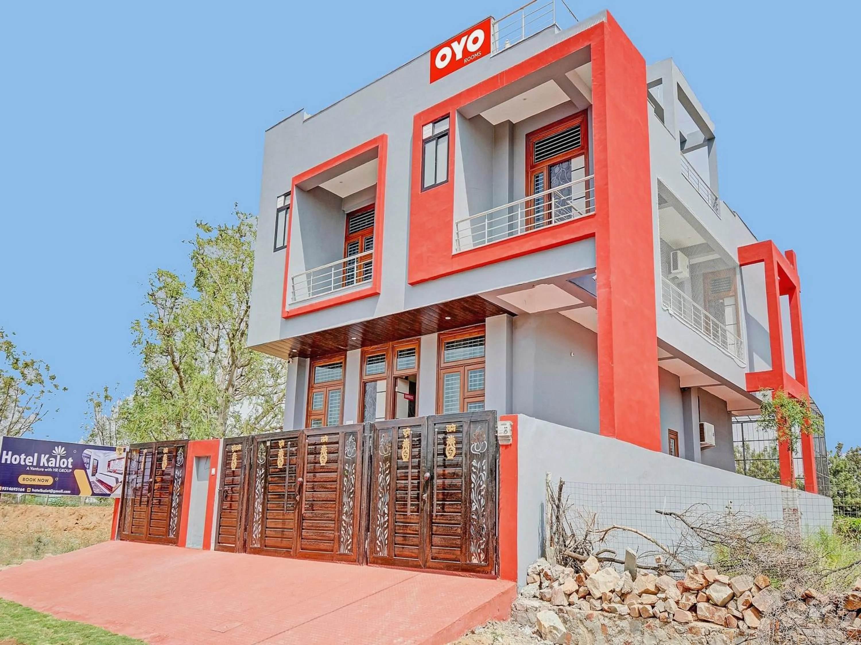 Facade/entrance in Hotel O Kalot