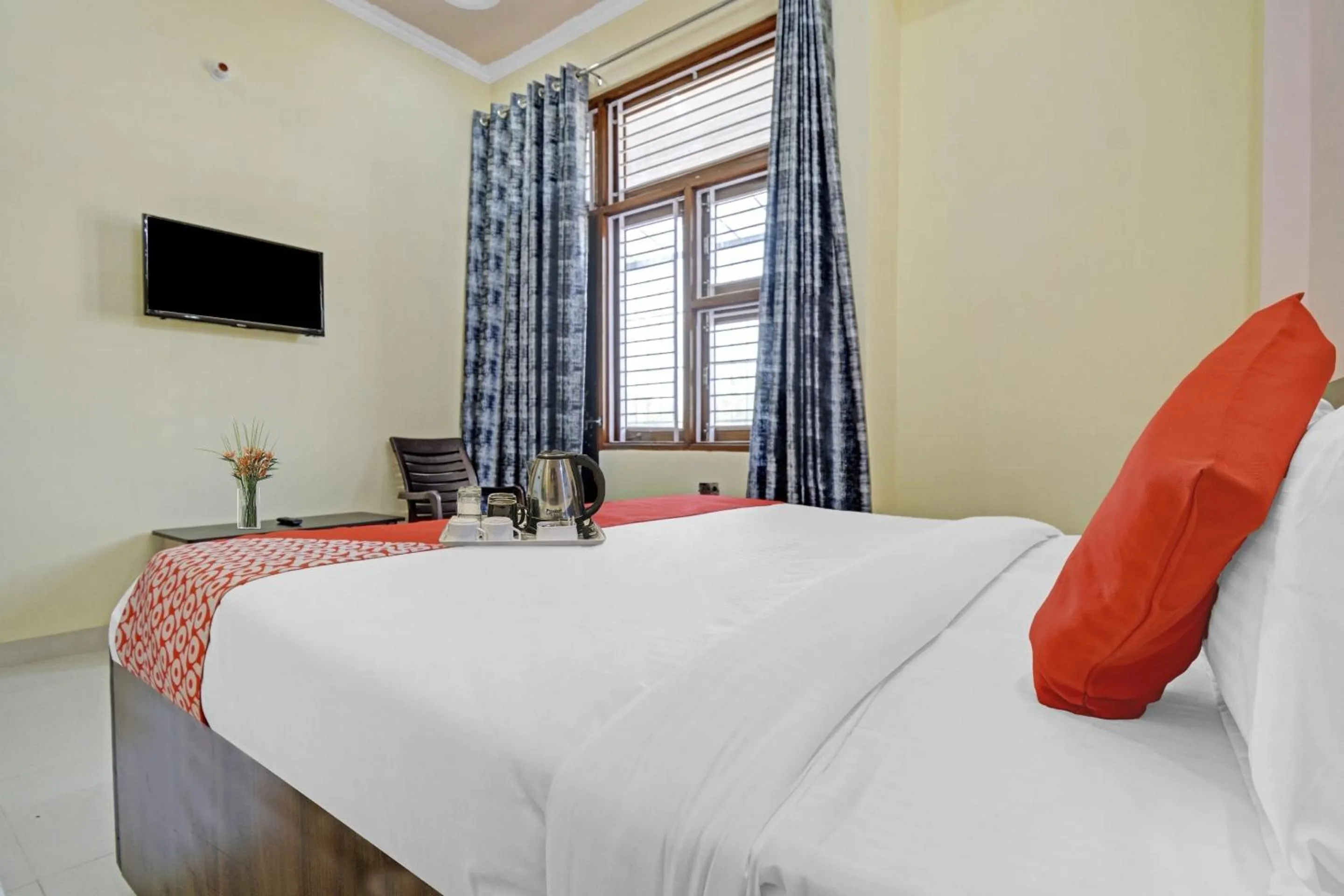 Bedroom in Hotel O Kalot