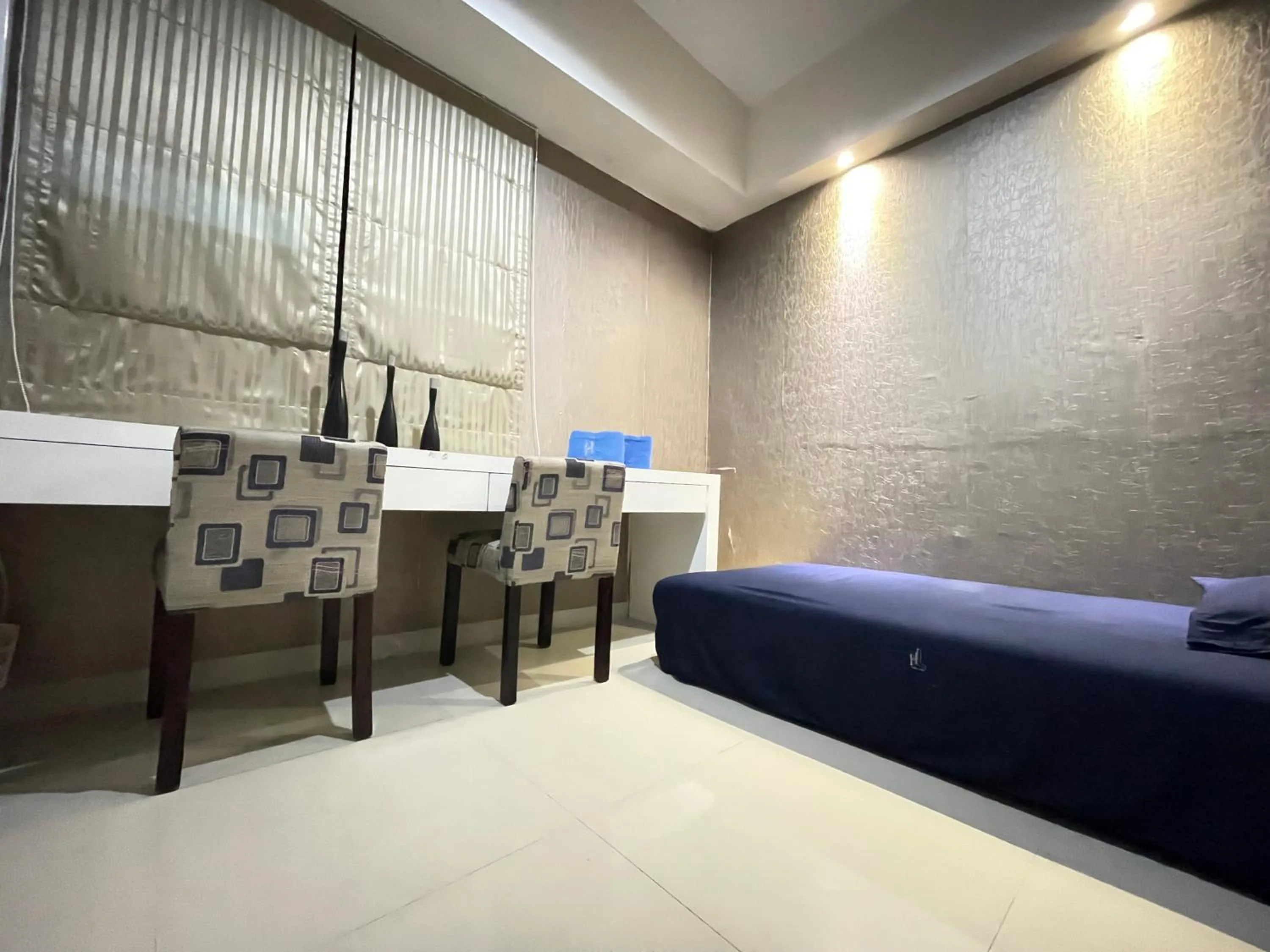 Bedroom, Bed in High Livin Apartment Ciumbuleuit