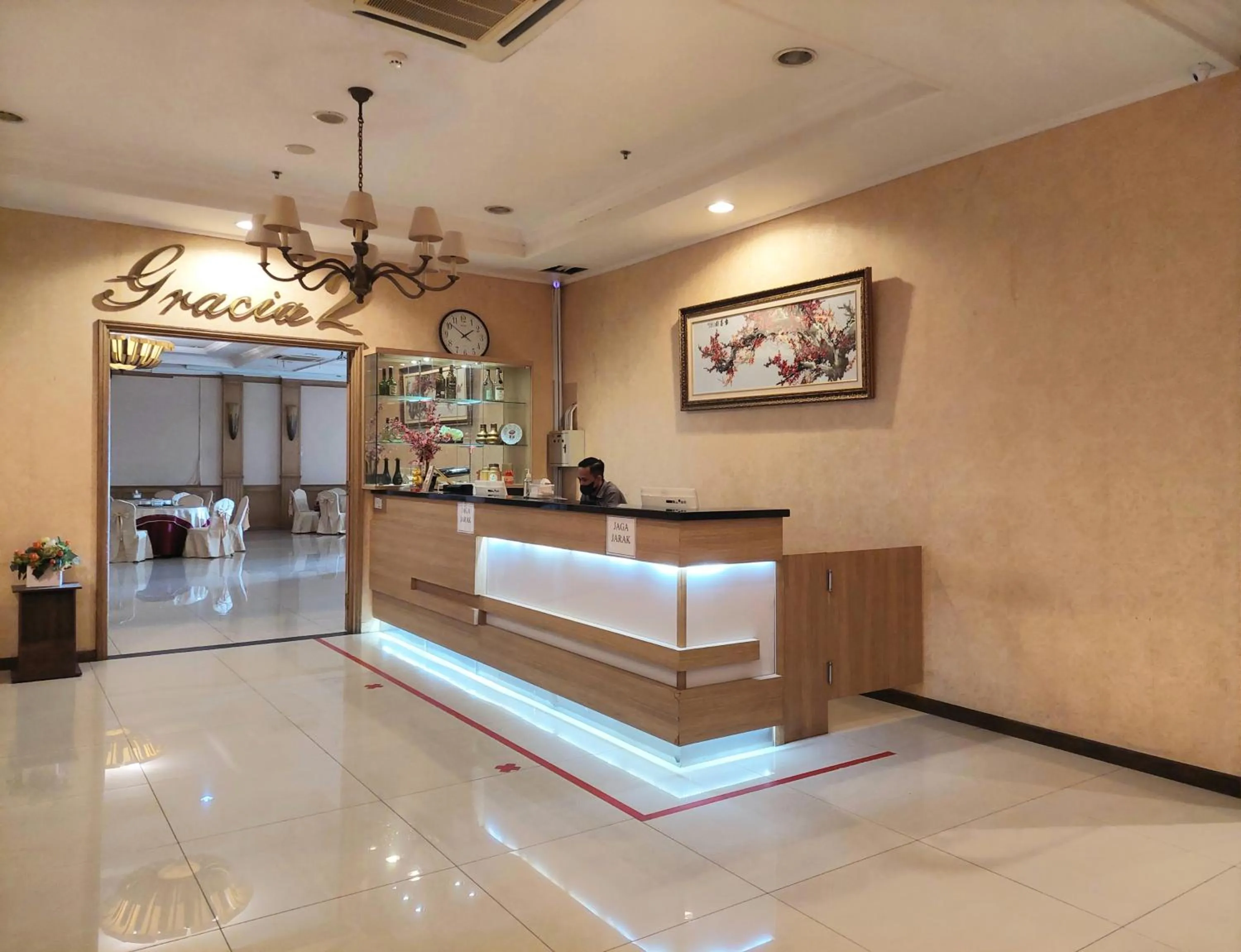 Restaurant/places to eat in High Livin Apartment Ciumbuleuit