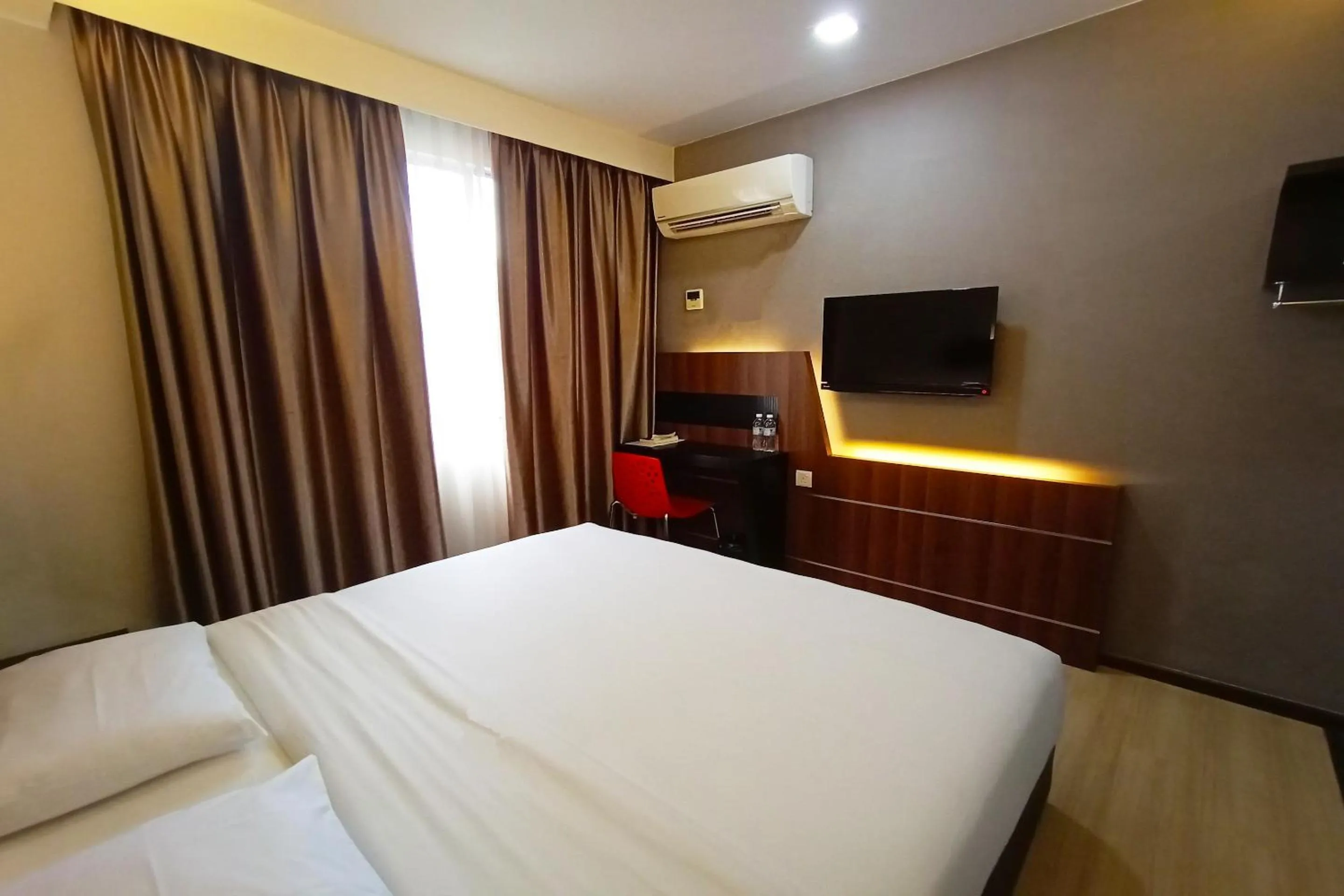 Bedroom, Bed in Hotel O Hi Inn