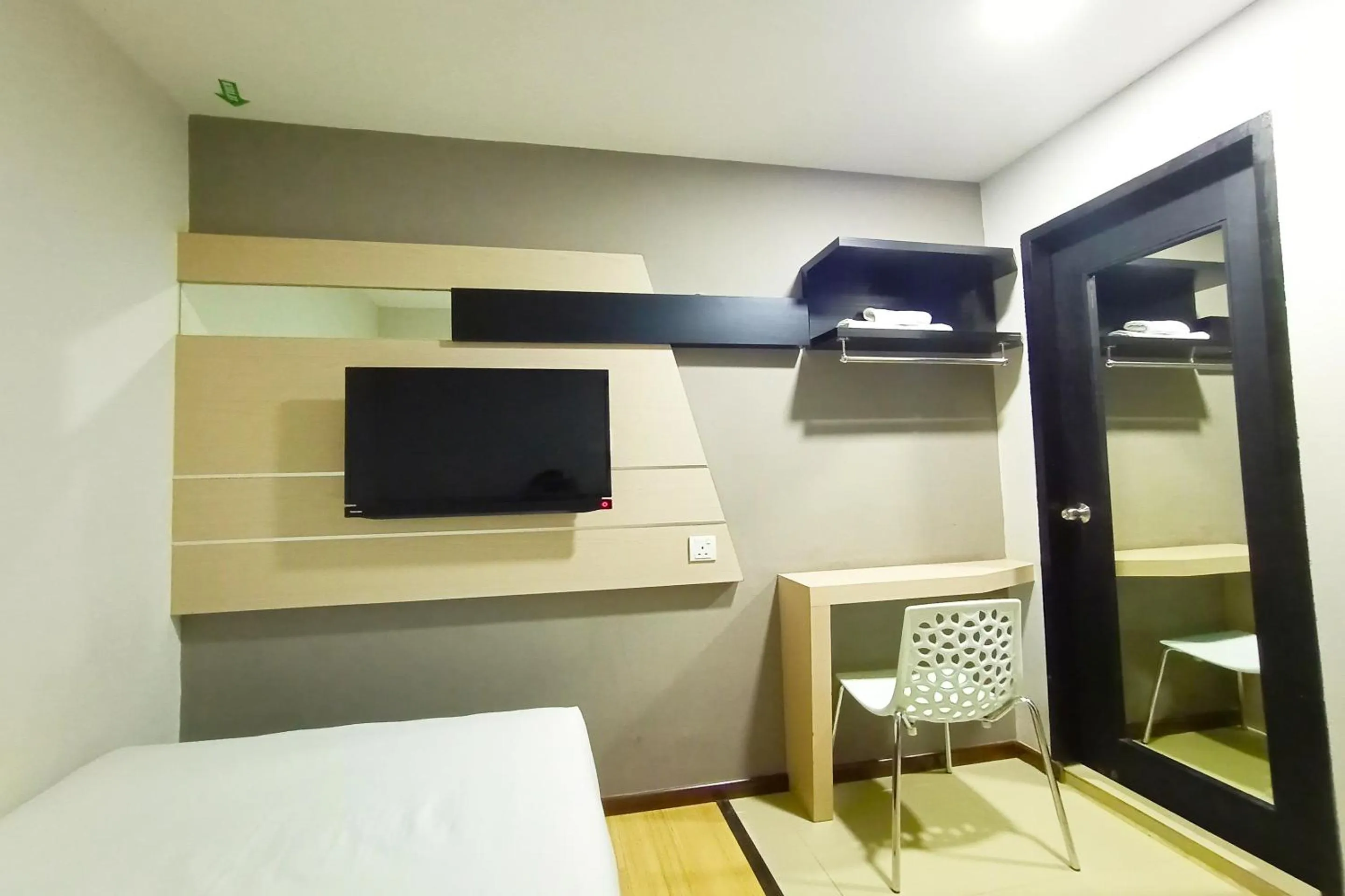 Bedroom, Bed in Hotel O Hi Inn