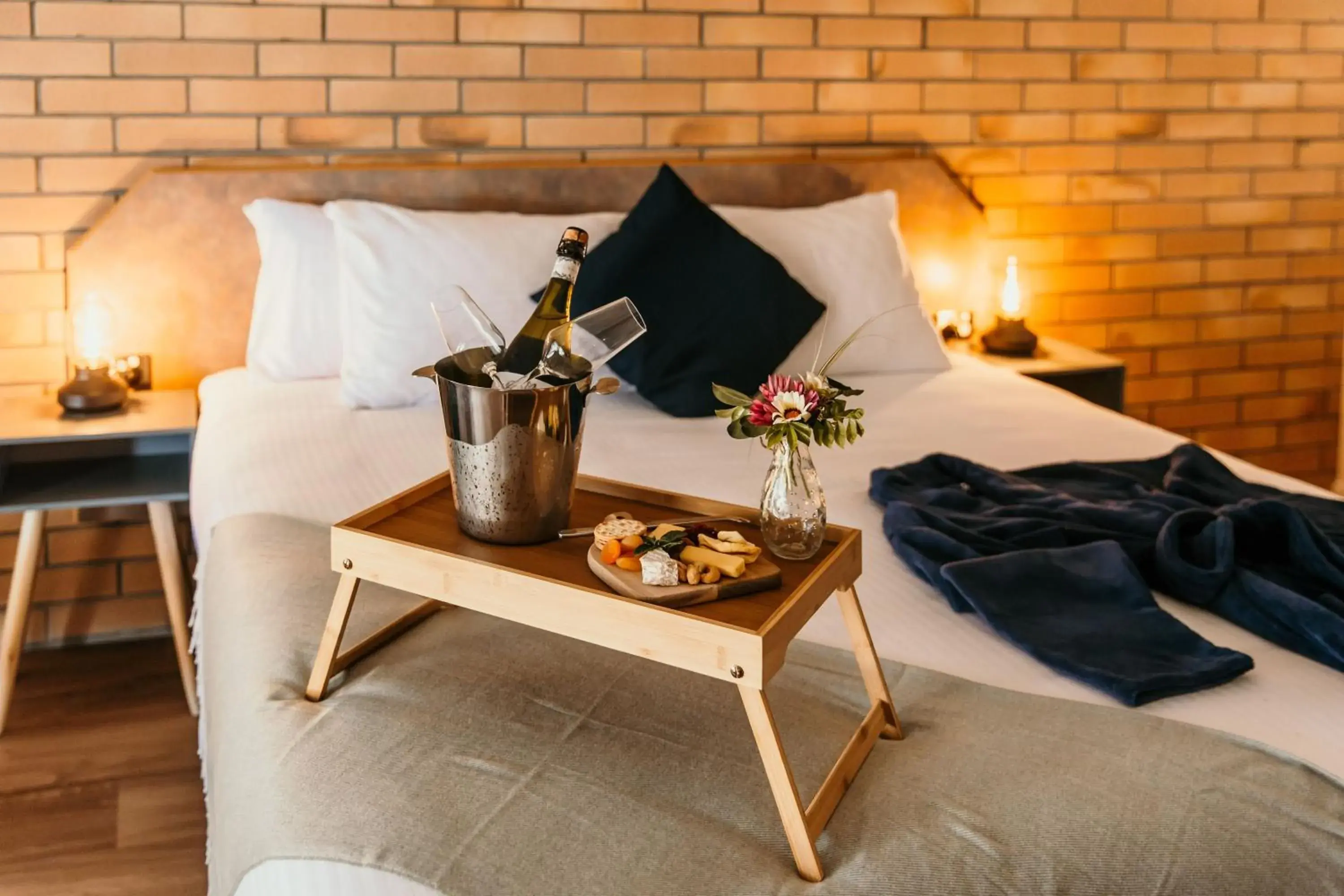 Deluxe King Room (No Pets) in Oasis Motor Inn Blackall Deluxe King Room (No Pets) in Oasis Motor Inn Blackall