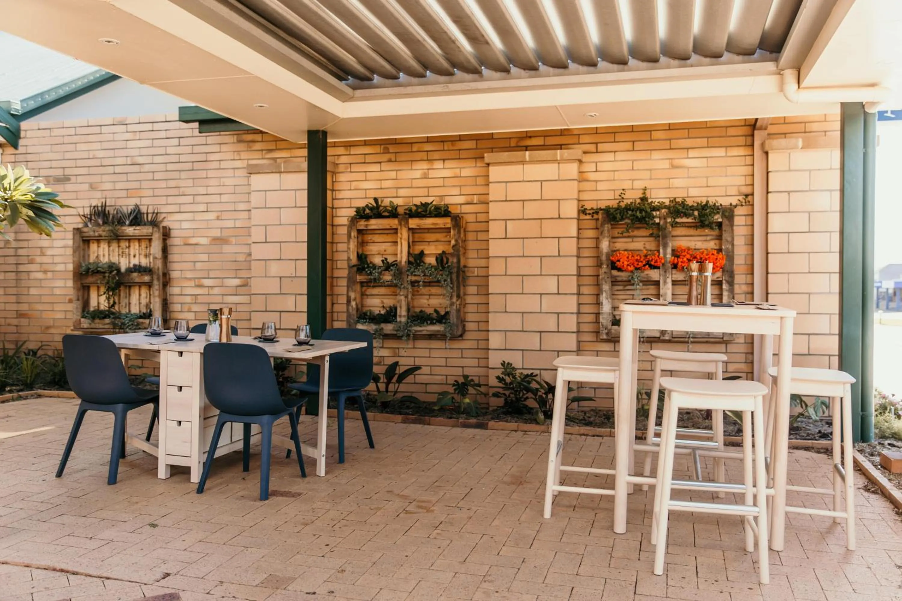 Restaurant/places to eat in Oasis Motor Inn Blackall