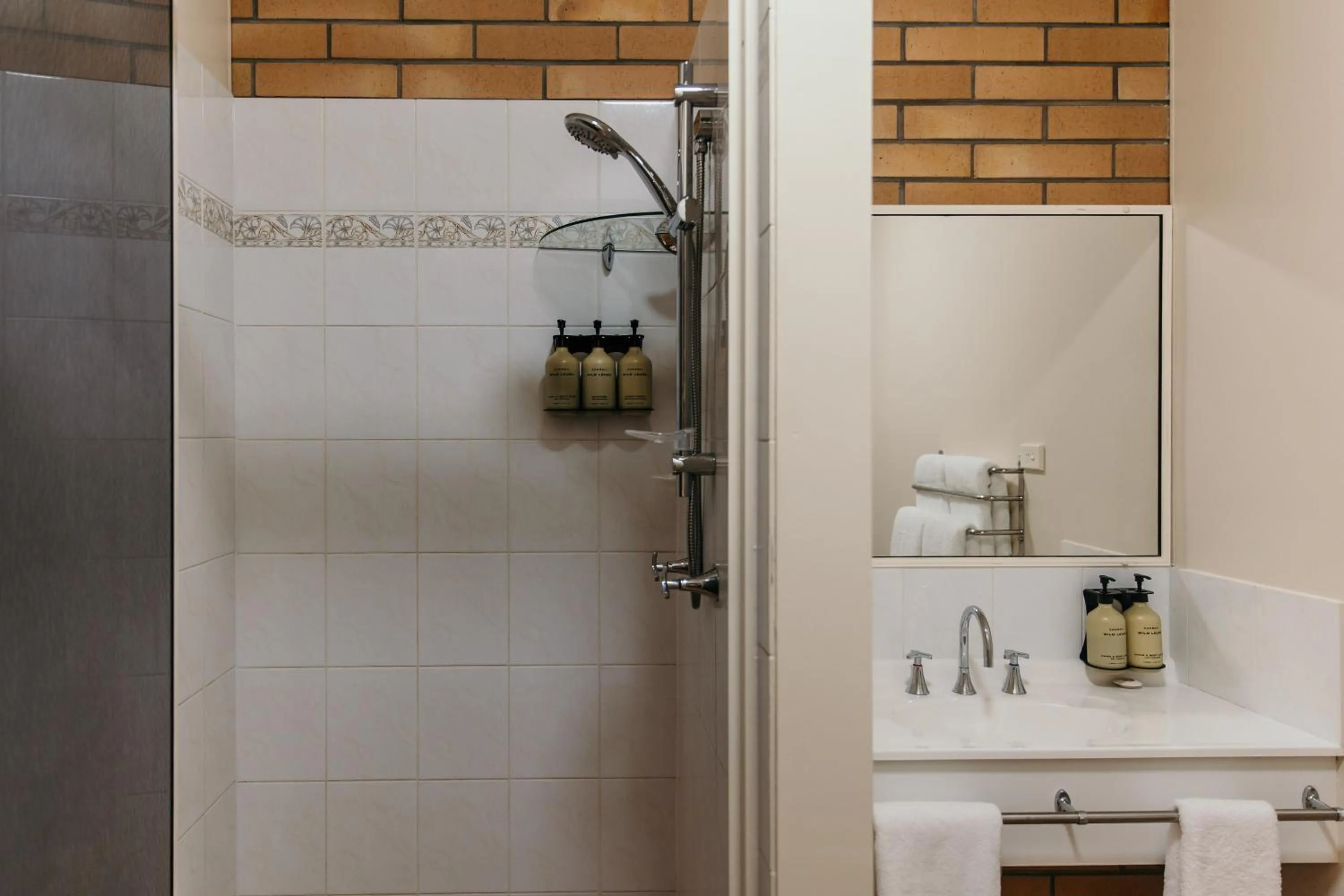 Shower in Oasis Motor Inn Blackall