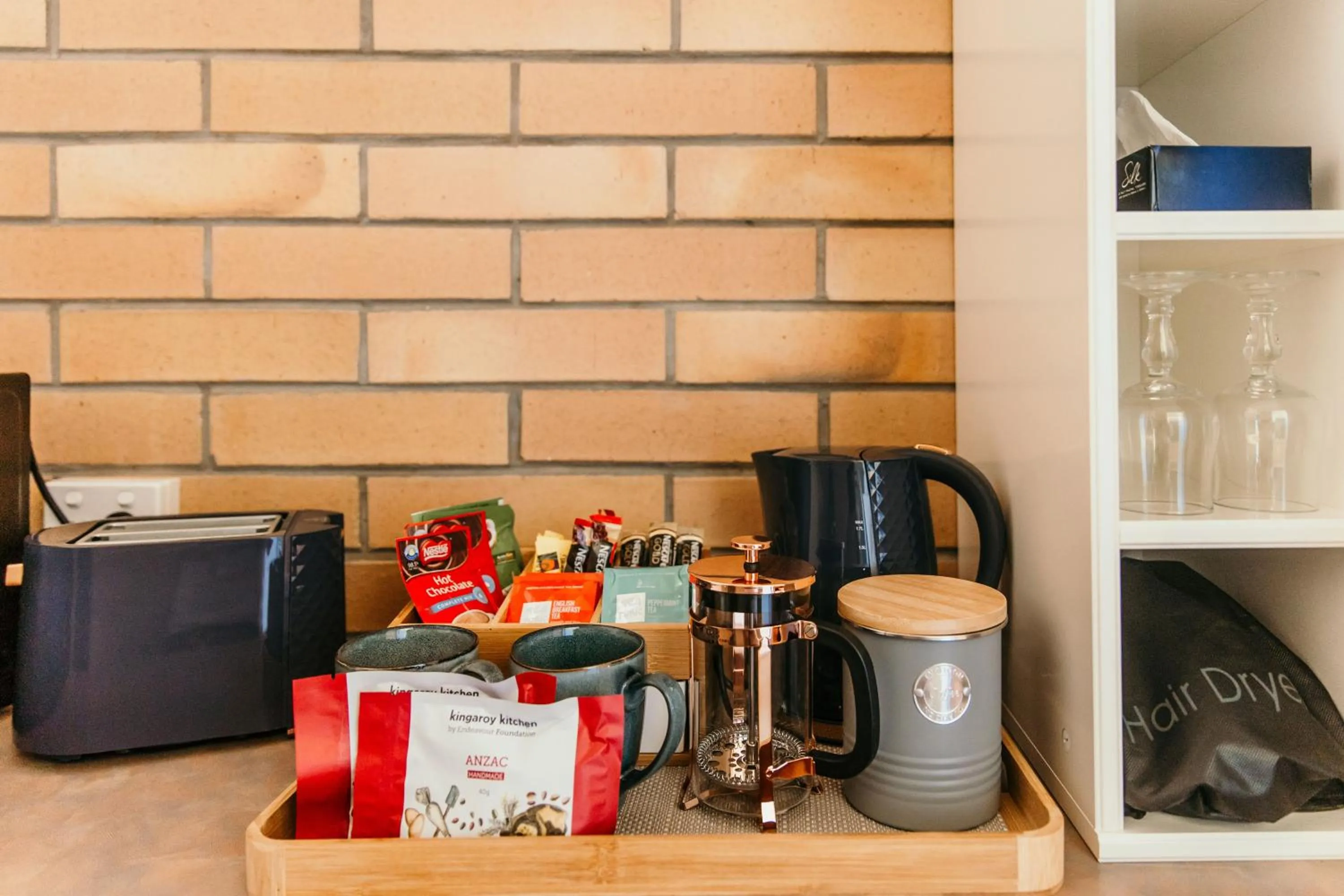 Coffee/tea facilities in Oasis Motor Inn Blackall