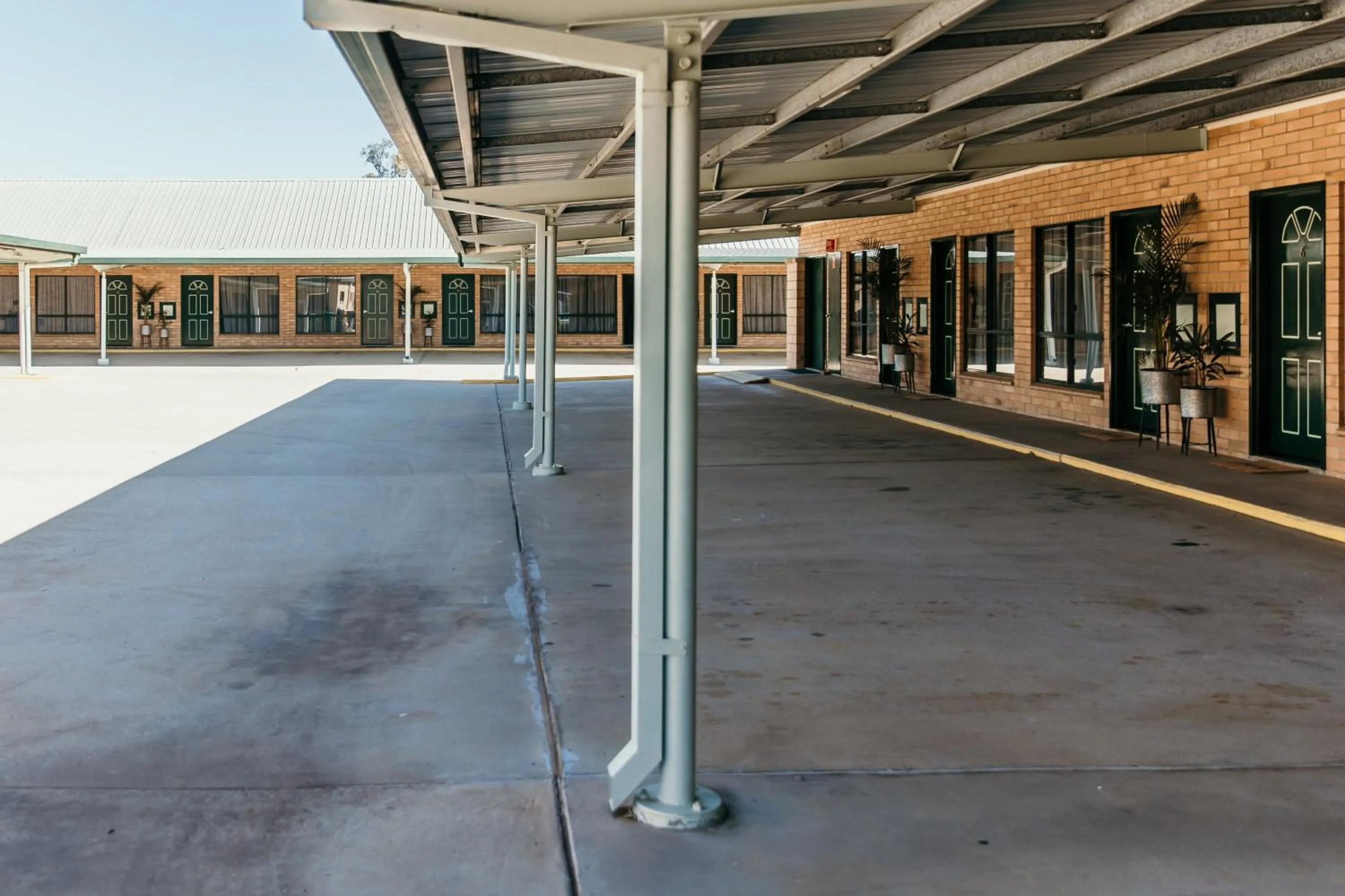 Property building in Oasis Motor Inn Blackall