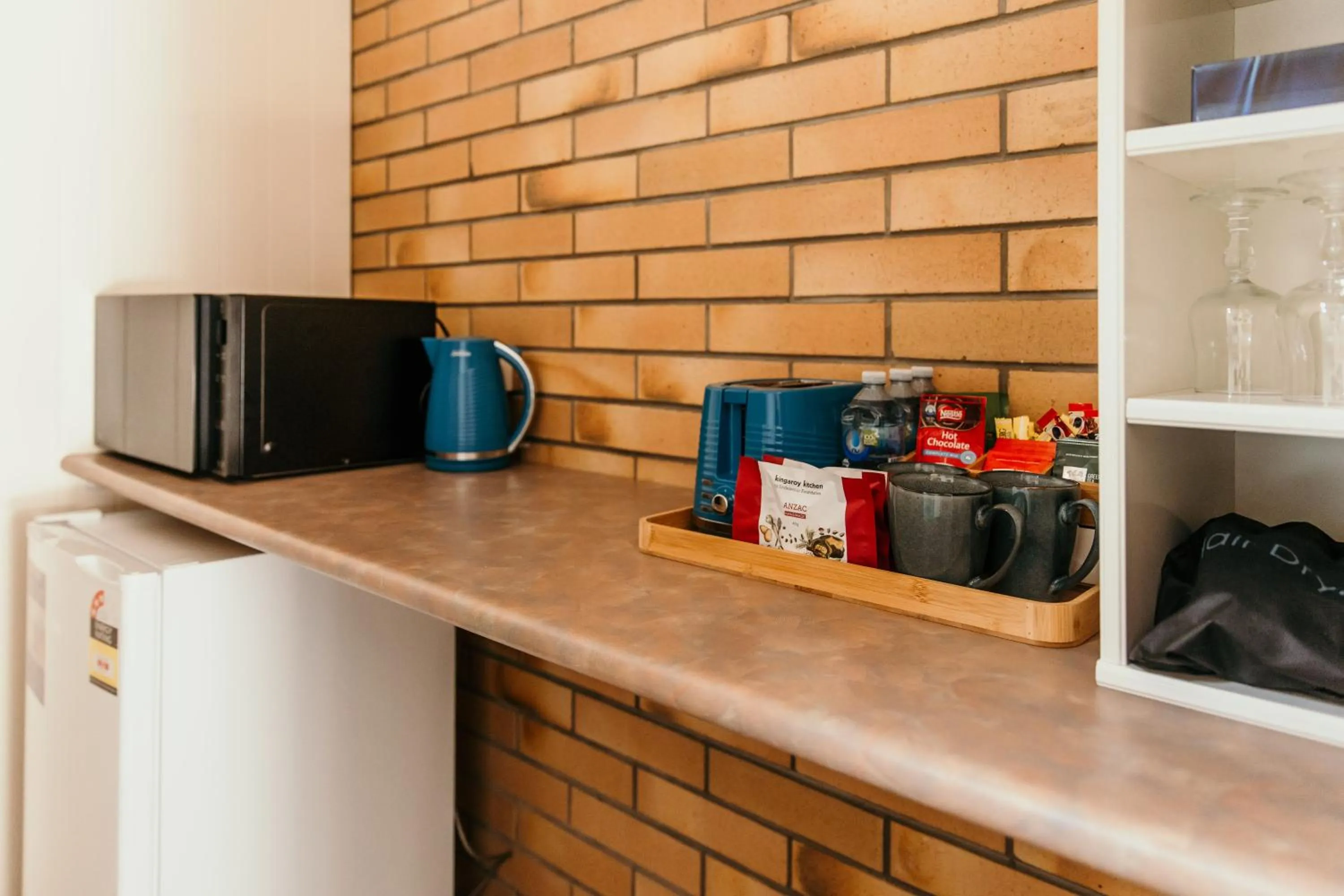 Coffee/tea facilities in Oasis Motor Inn Blackall