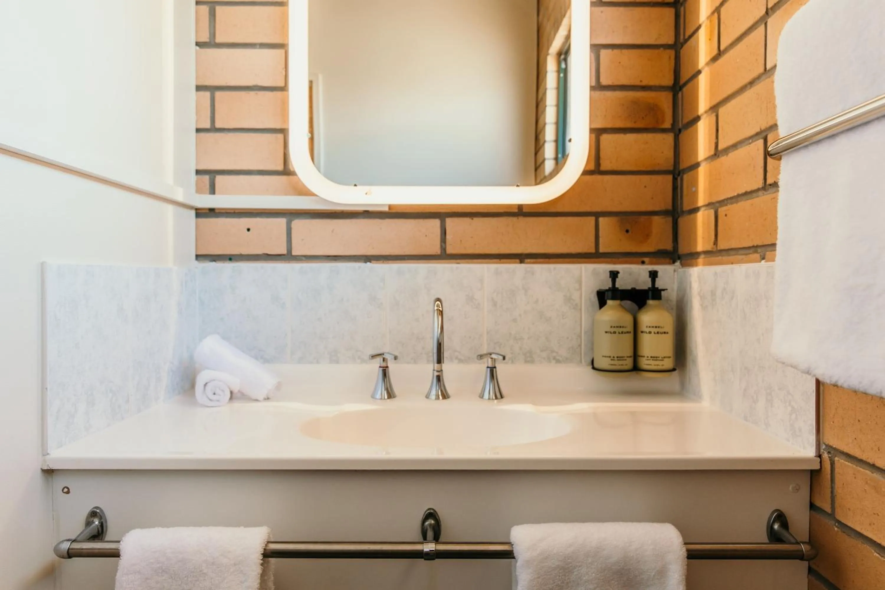 Bathroom in Oasis Motor Inn Blackall