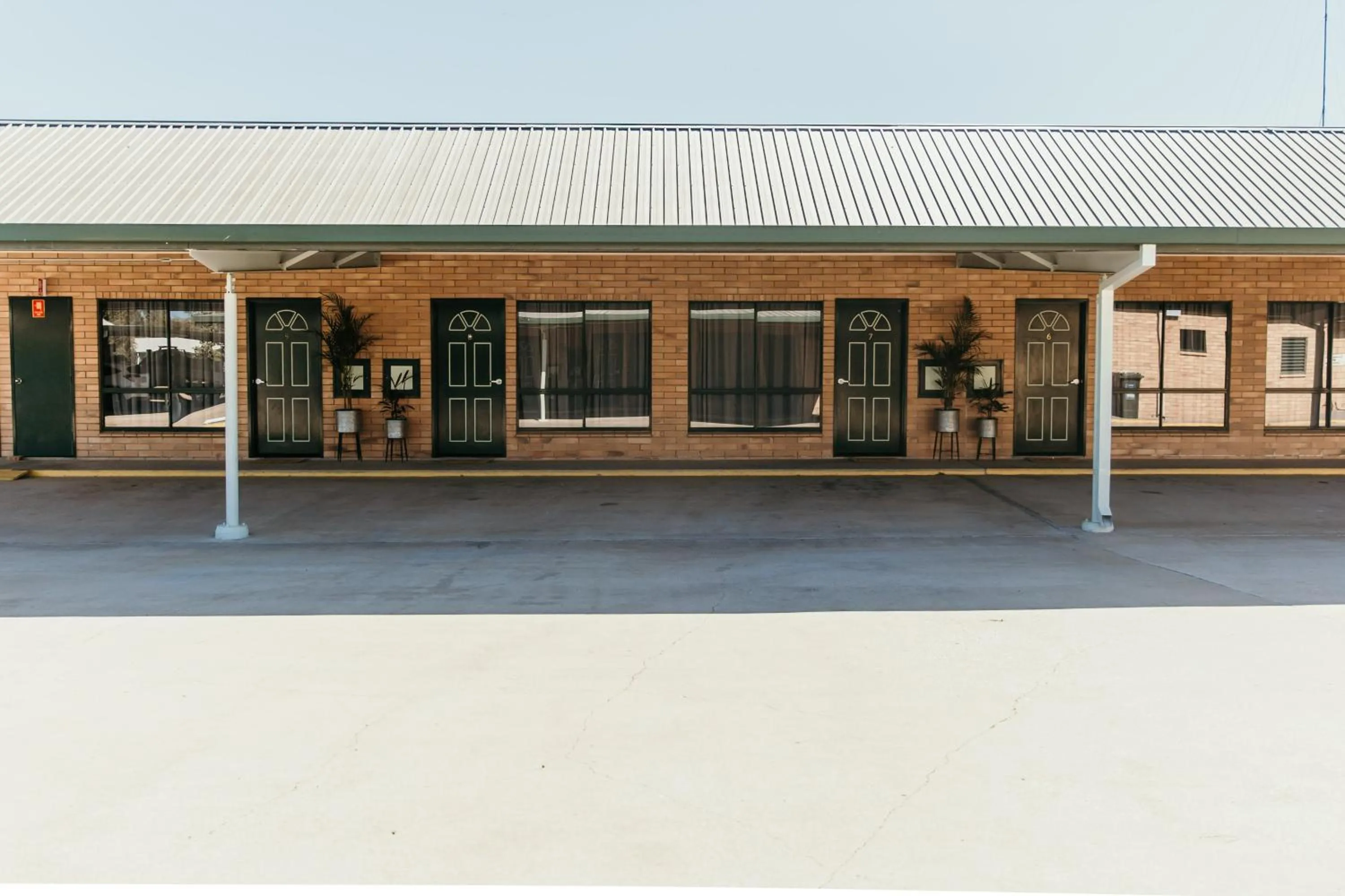 Property building in Oasis Motor Inn Blackall