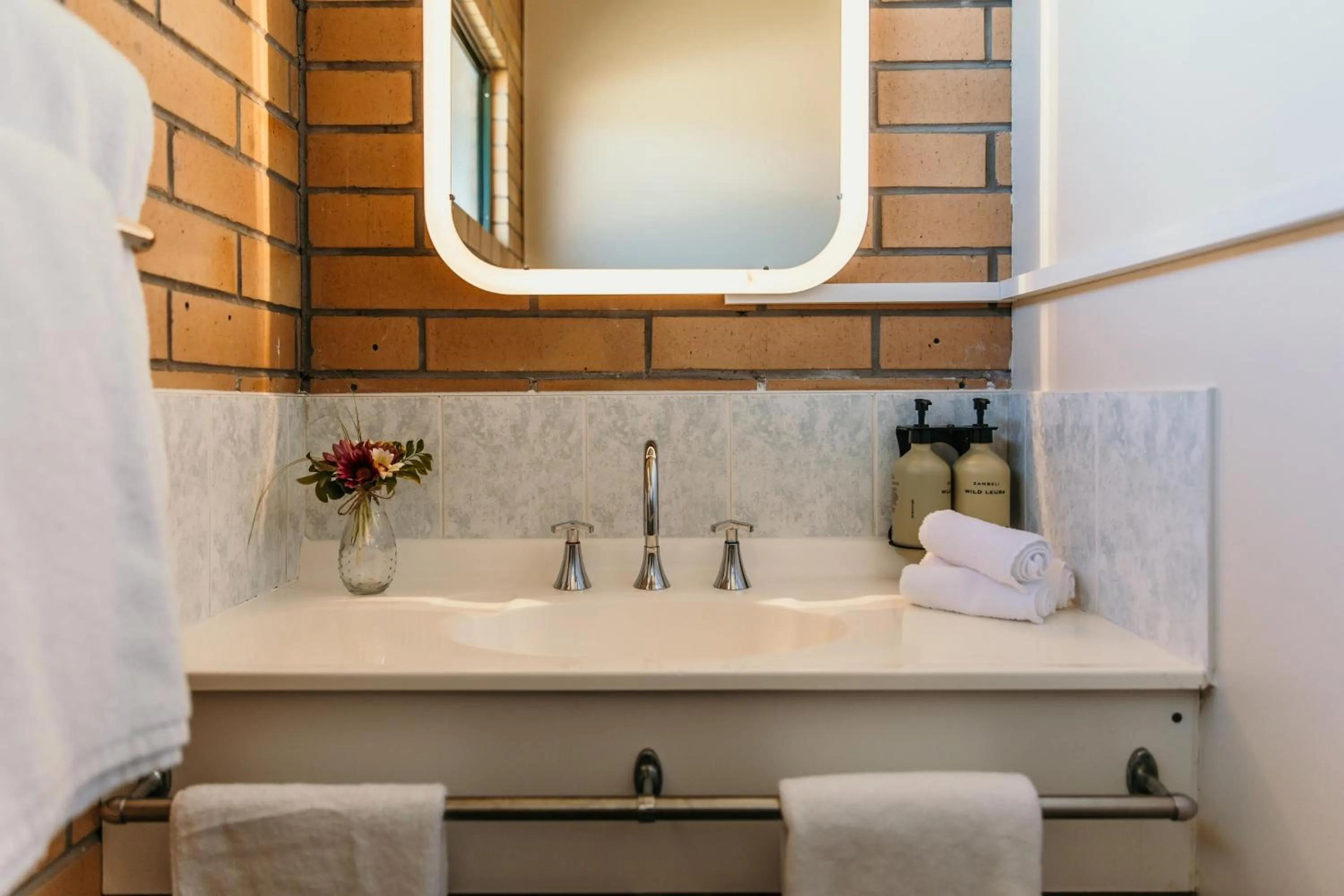 Bathroom in Oasis Motor Inn Blackall