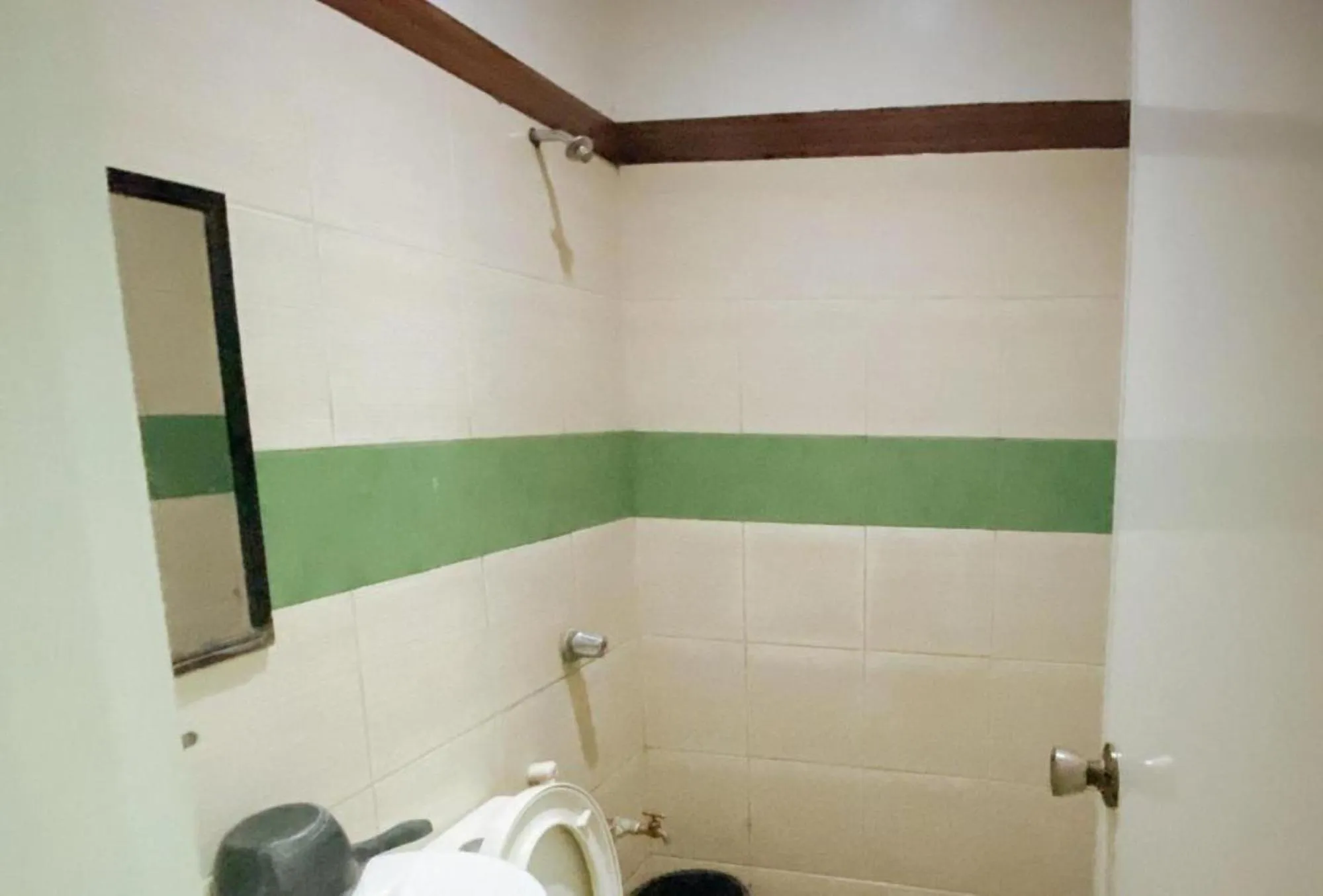 Bathroom in RedDoorz @ Sukitel Budget Hotel Nasugbu