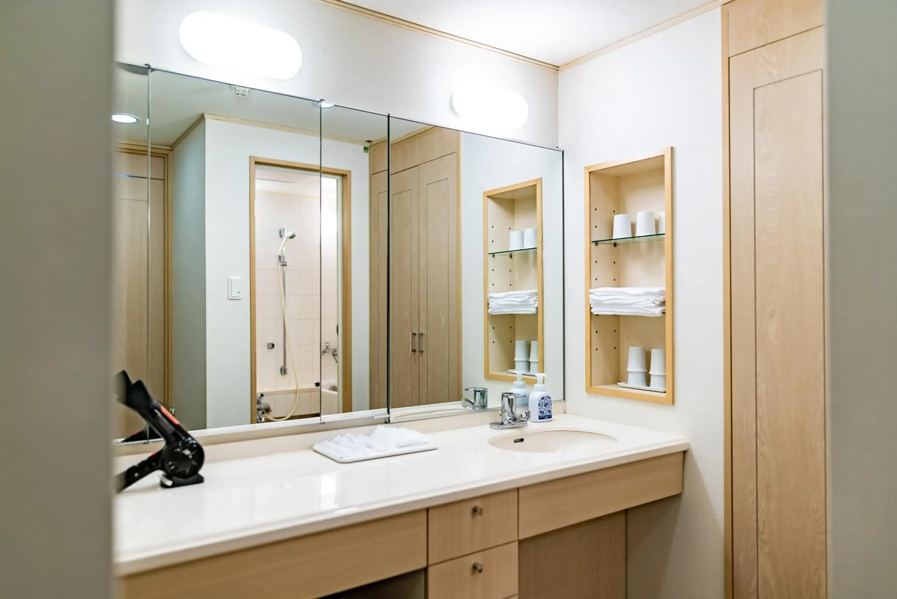 Twin Room with Tatami area - "Luxze Hitotsuba" - Non-Smoking - in Cottage Himuka Twin Room with Tatami area - "Luxze Hitotsuba" - Non-Smoking - in Cottage Himuka