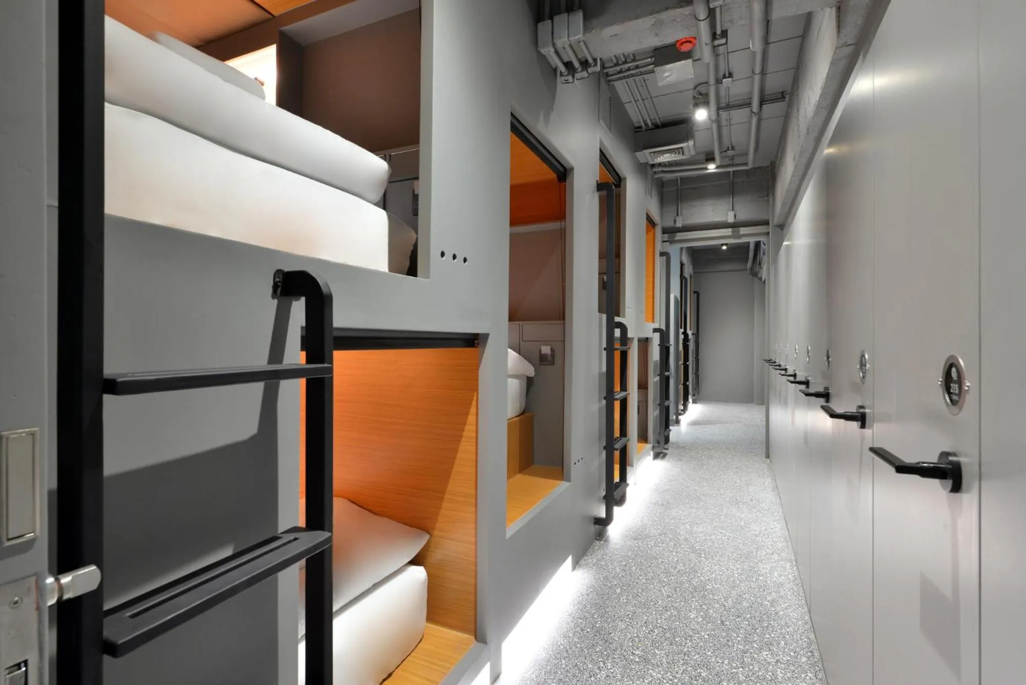 bunk bed in Tiang Capsule