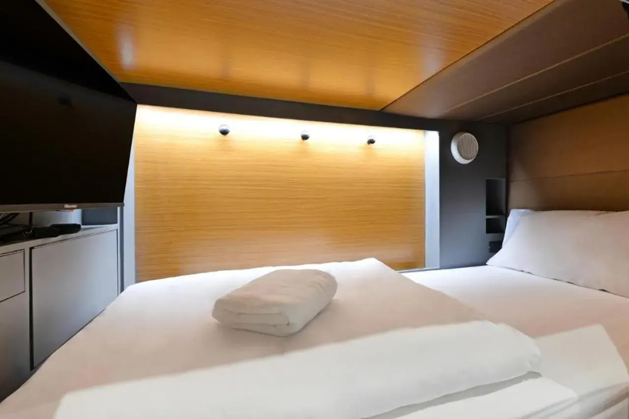 Bed in Male Dormitory Room in Tiang Capsule Bed in Male Dormitory Room in Tiang Capsule