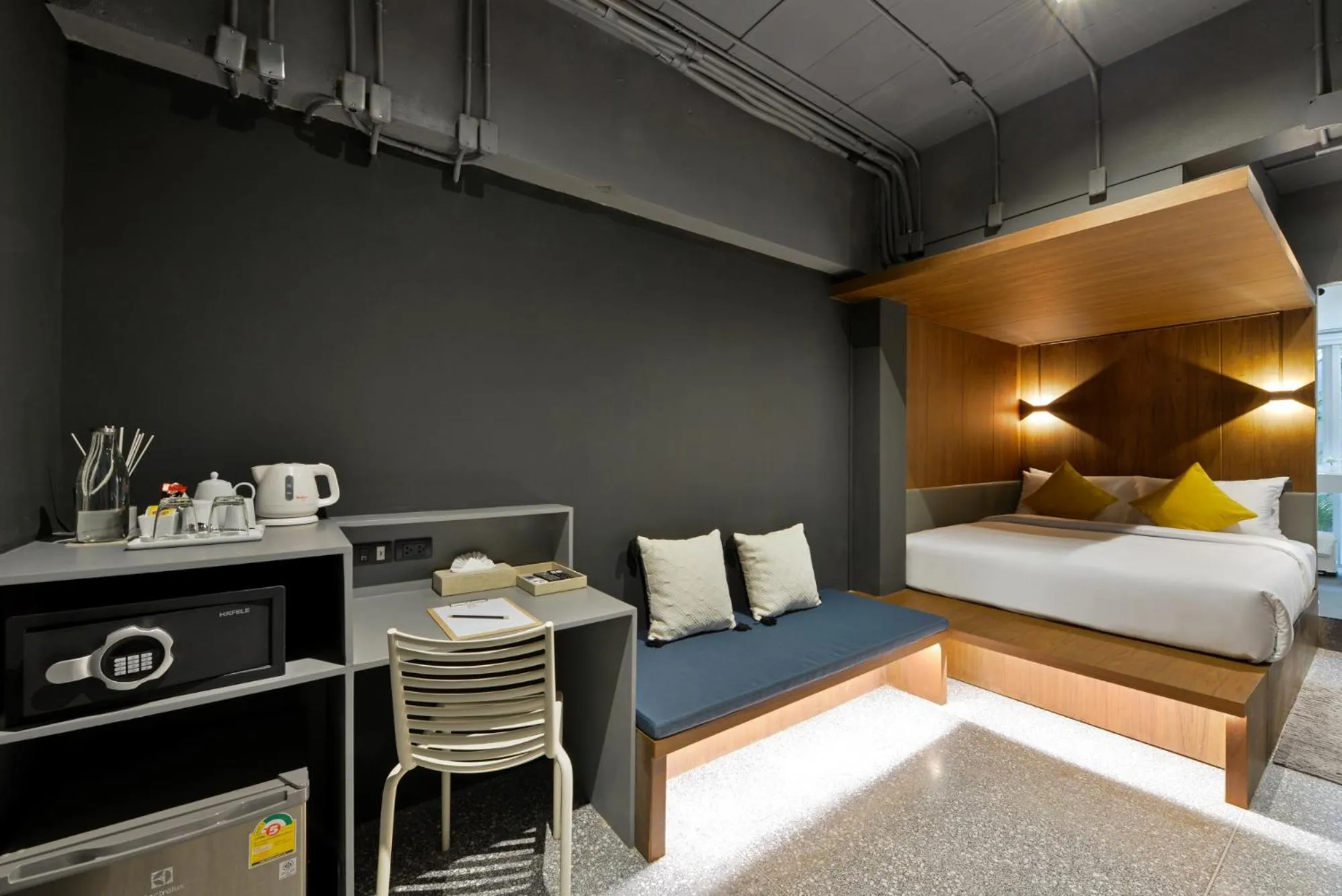 Photo of the whole room, Bed in Tiang Capsule