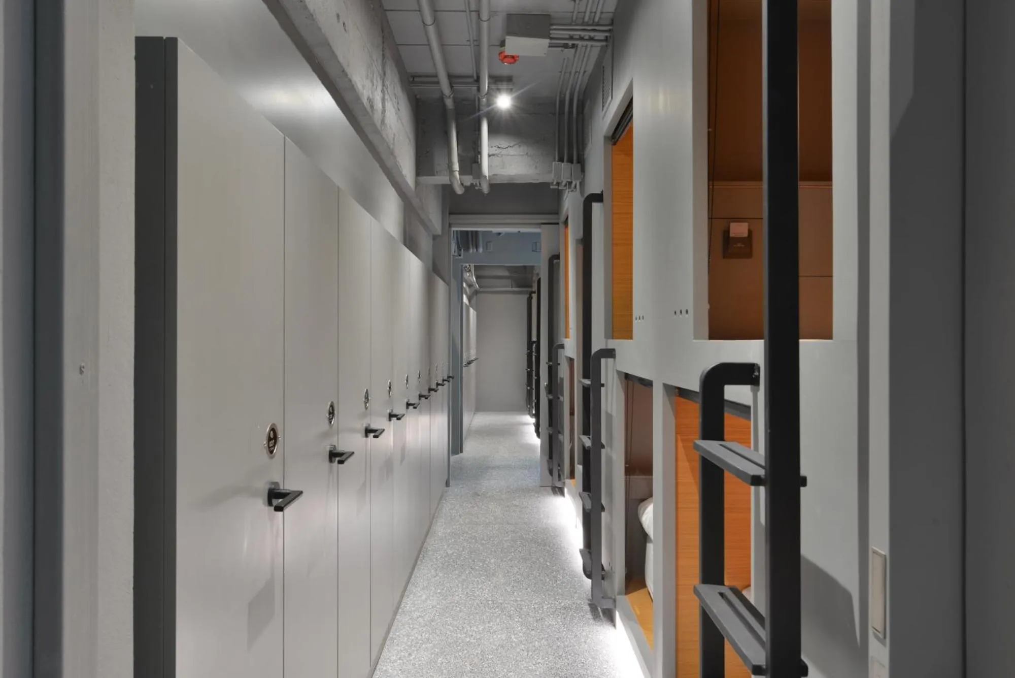 Photo of the whole room in Tiang Capsule