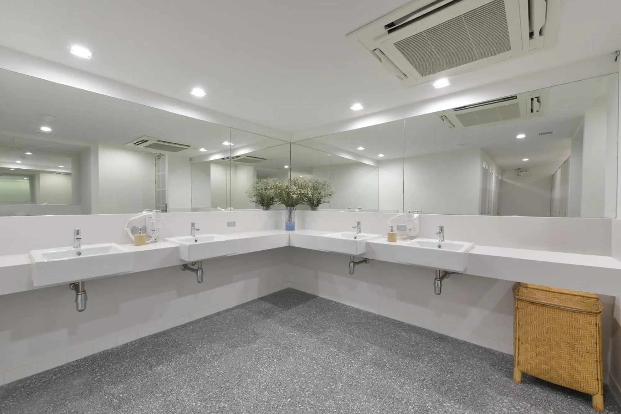 Bathroom in Tiang Capsule