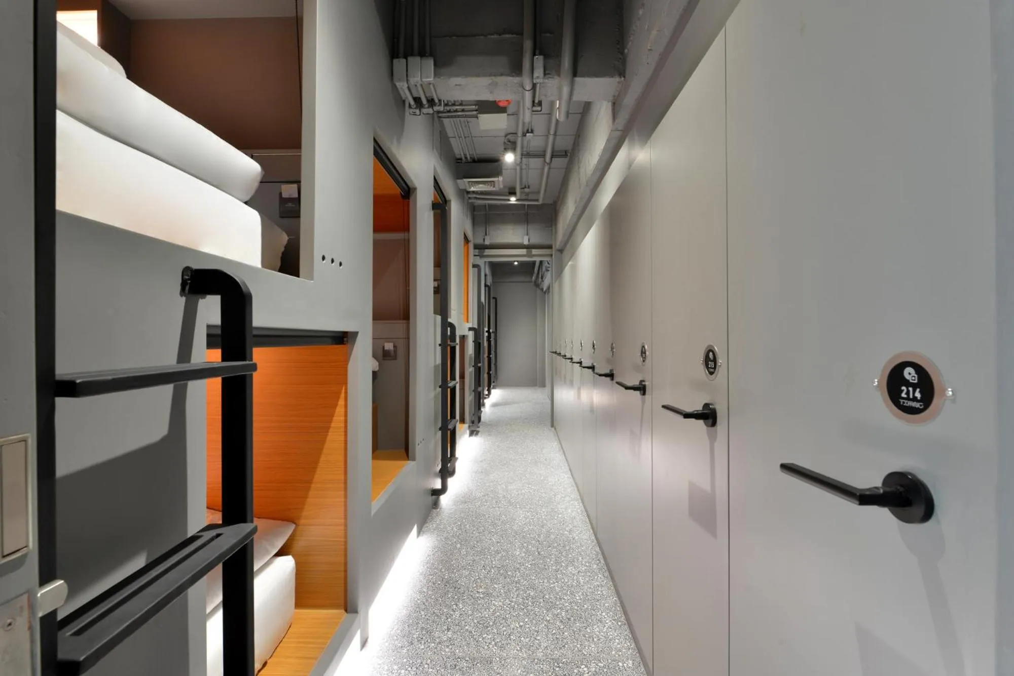 Photo of the whole room in Tiang Capsule