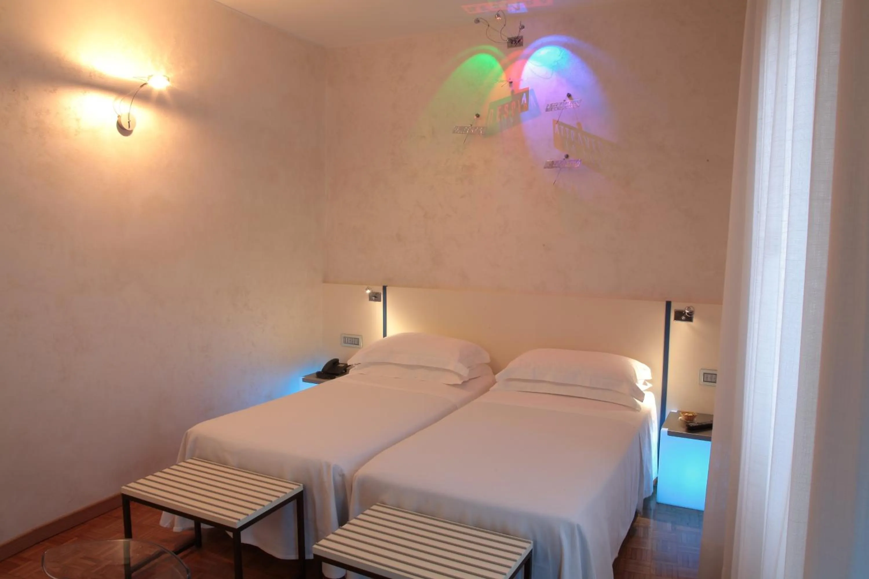 Photo of the whole room in Hotel Star