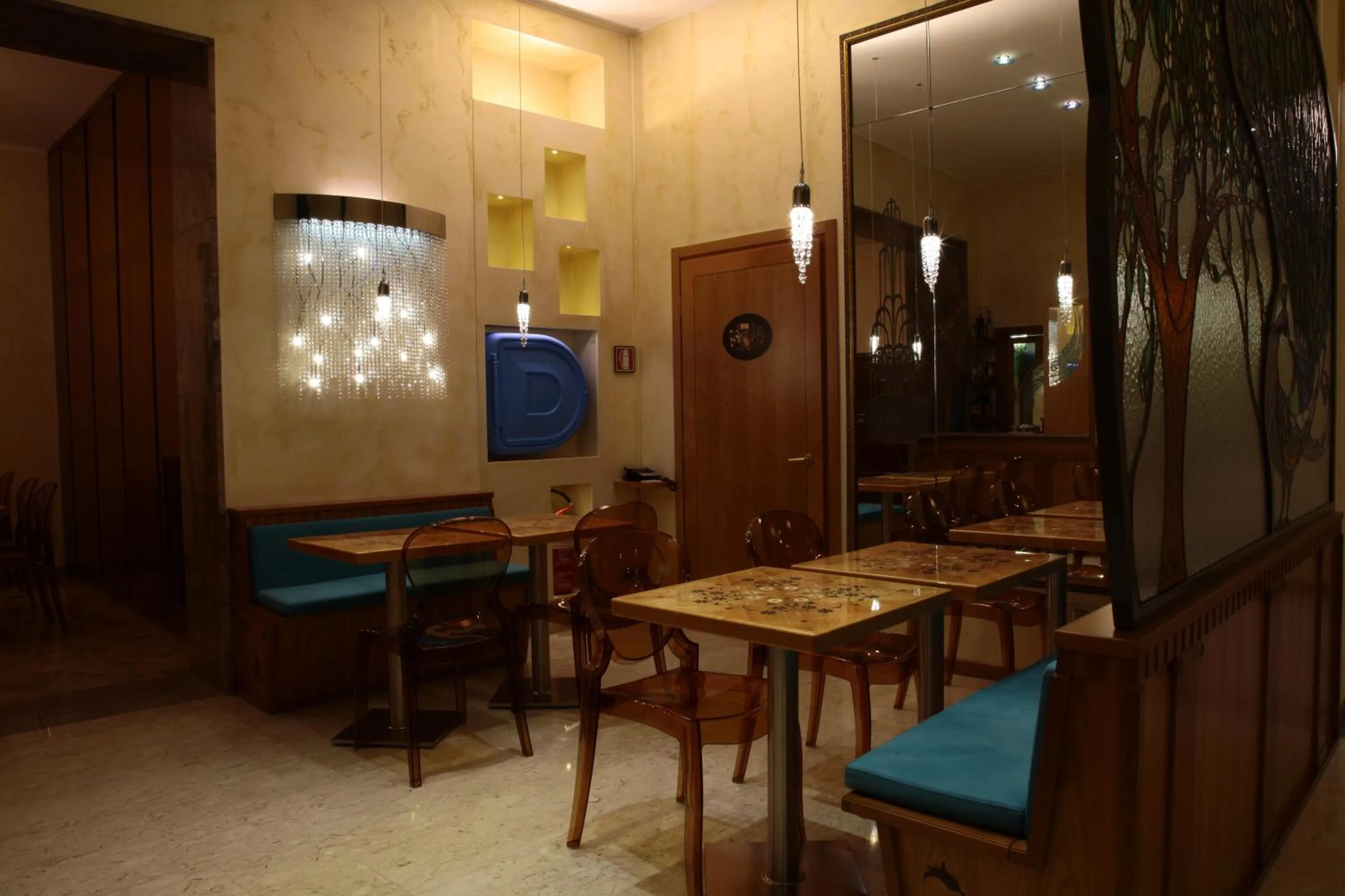 Restaurant/Places to Eat in Hotel Star